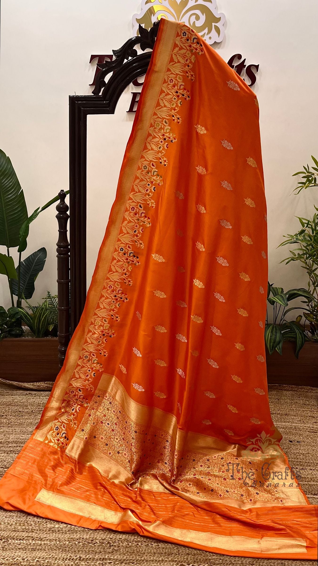 Pure Katan Silk Handloom Banarasi Saree - with kadhua meenakari motifs