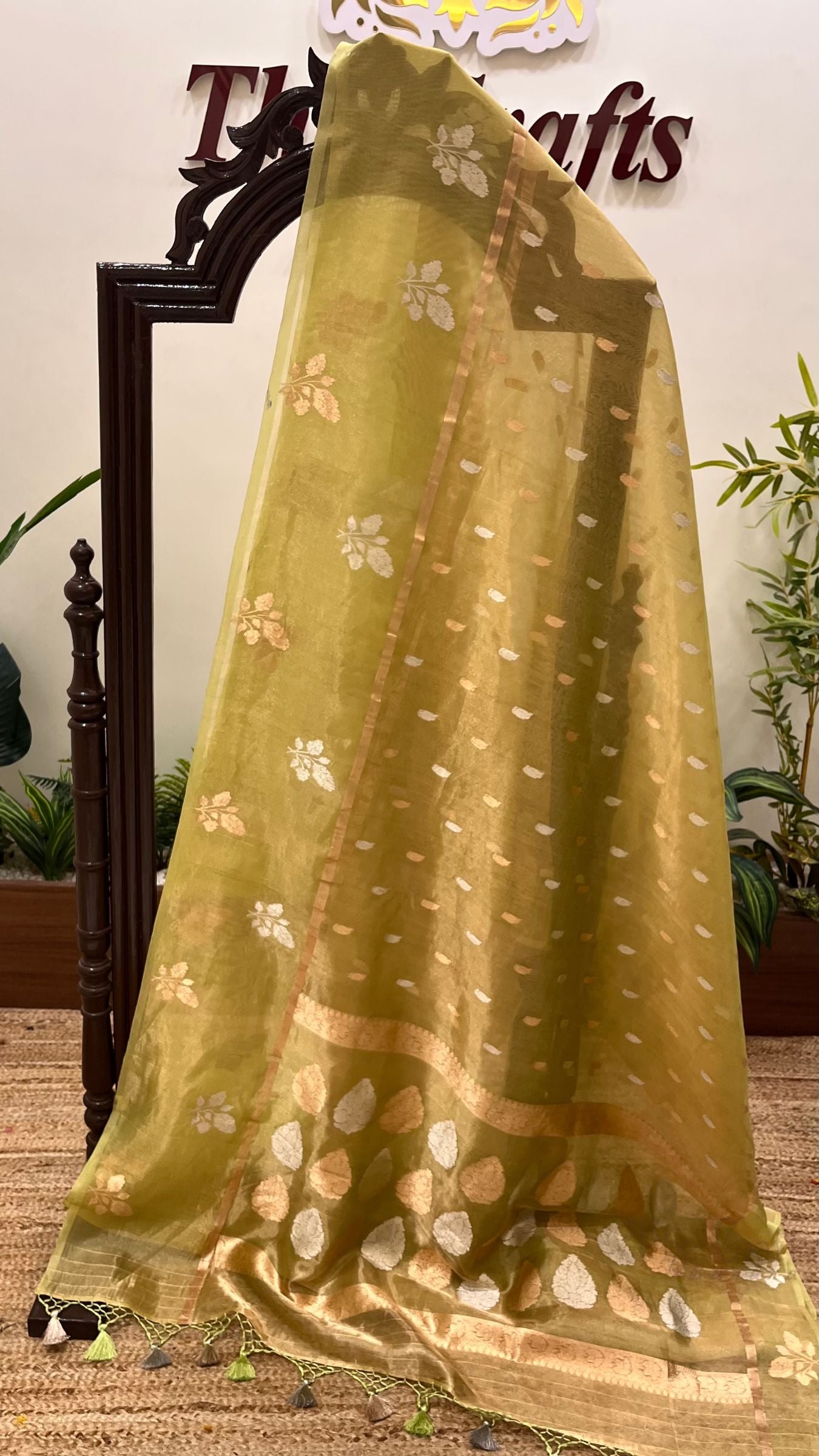 Pure Tissue Silk Handloom Banarasi Saree- Kadhua Motifs