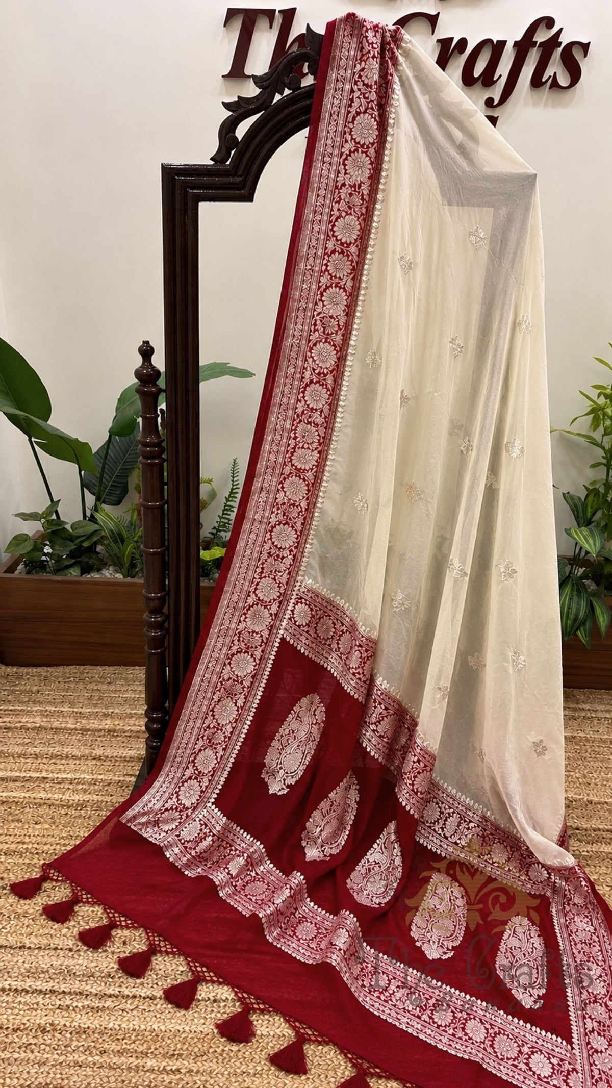 Pure Georgette Banarasi Handloom Saree - Silver Zari