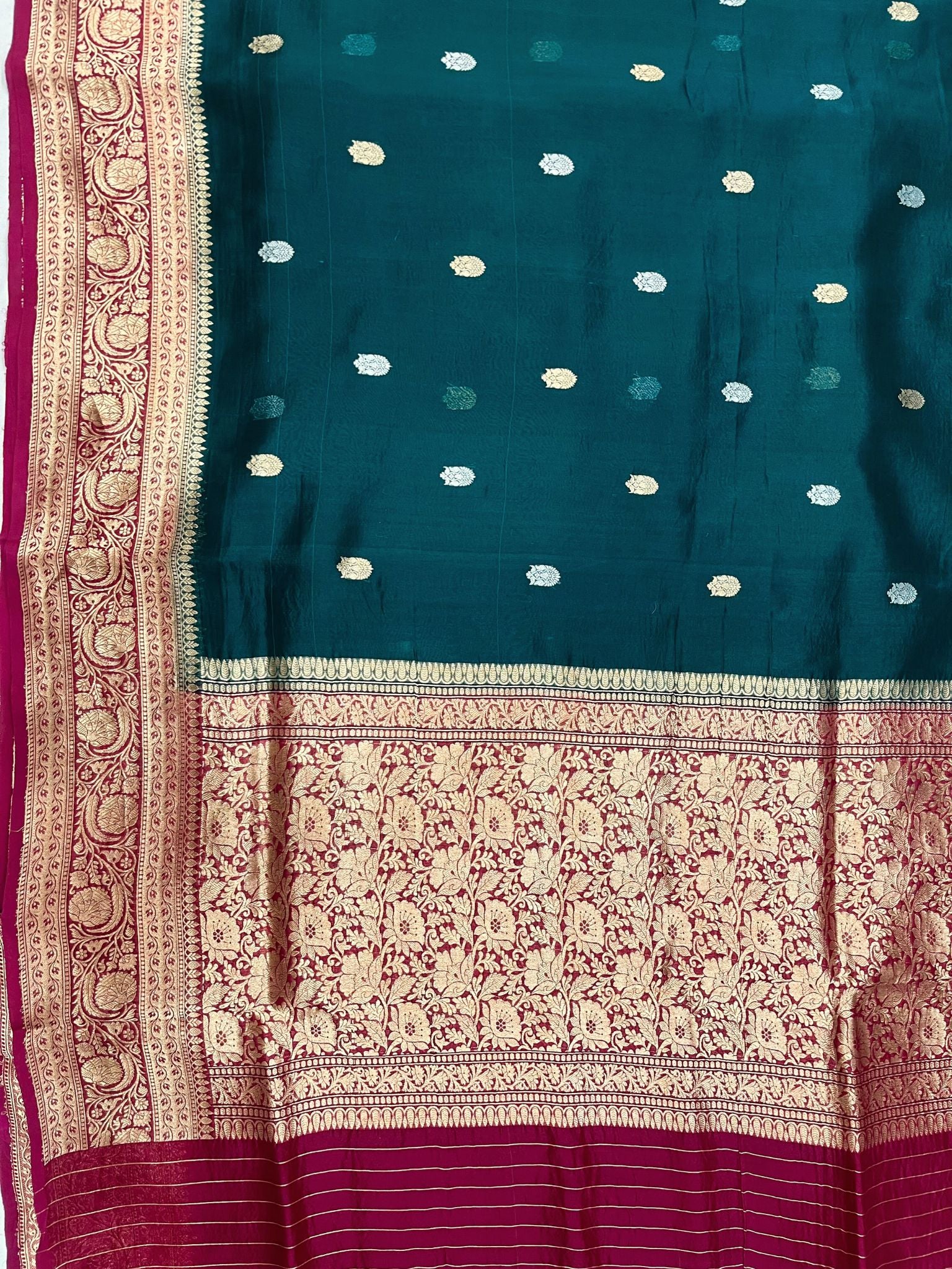 Pure Kora Silk Handloom Banarasi Saree - With Kadhua motifs