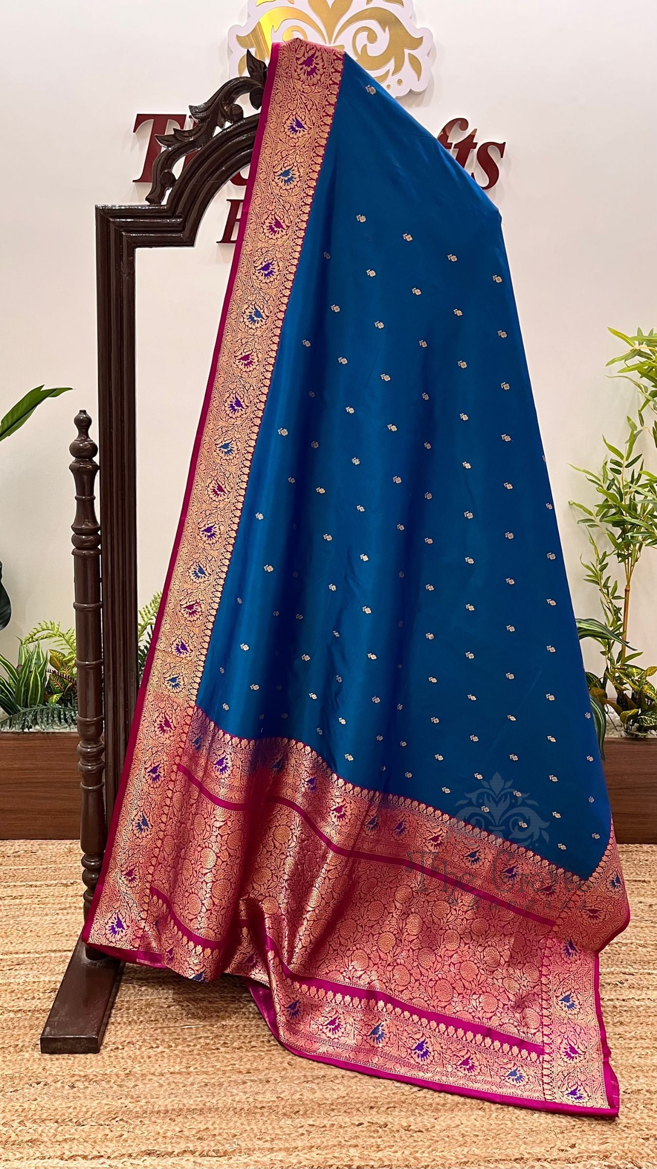 Pure Katan Silk Handloom Banarasi Saree - with kadhua motifs