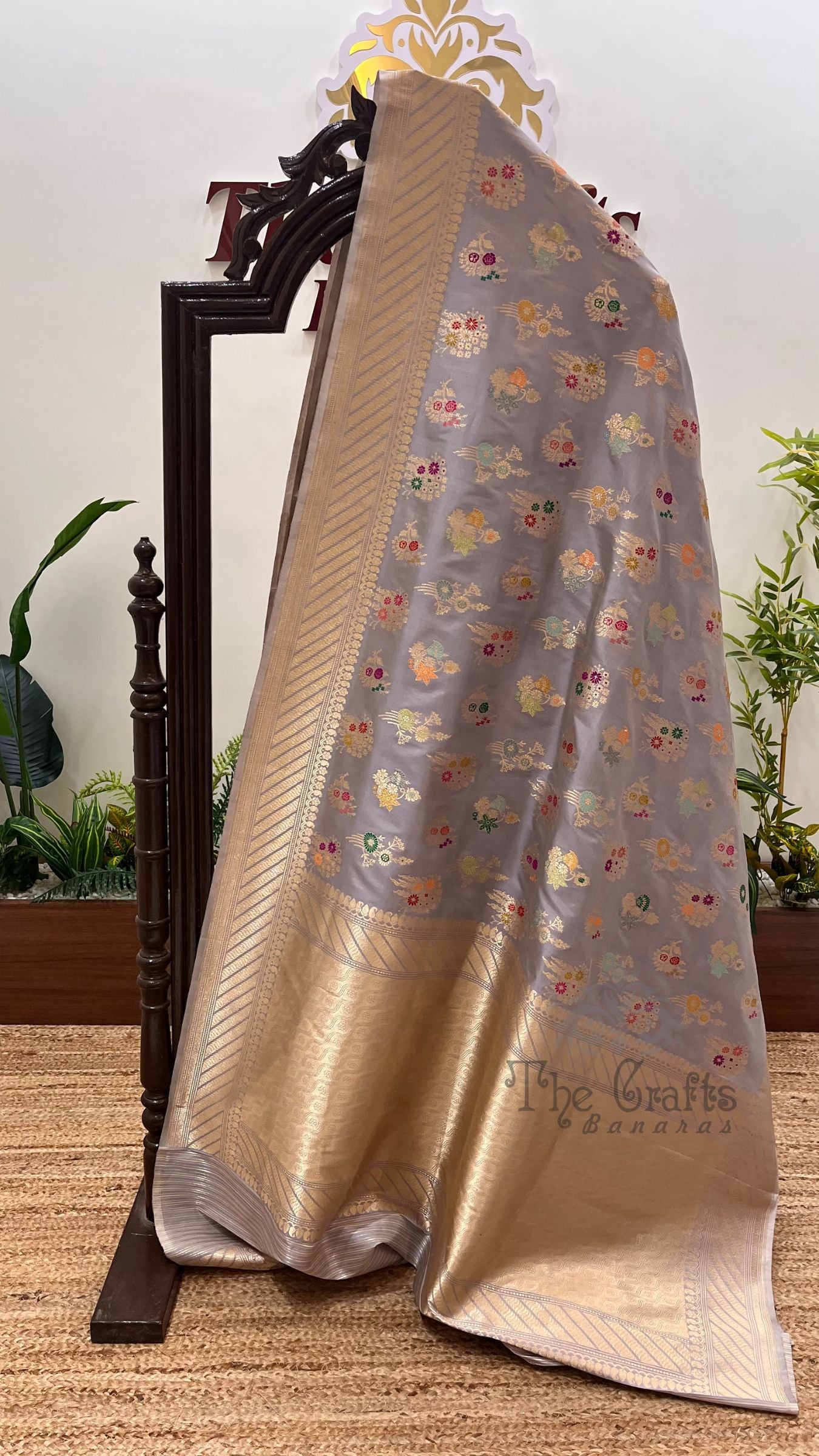 Pure Katan Silk Handloom Banarasi Saree - All Over Kadiyal Jaal Work