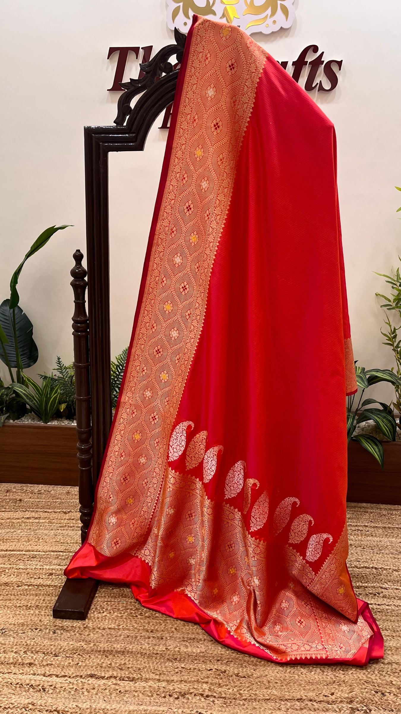 Pure Katan Silk Handloom Banarasi Saree - with kadhua meenakari motifs