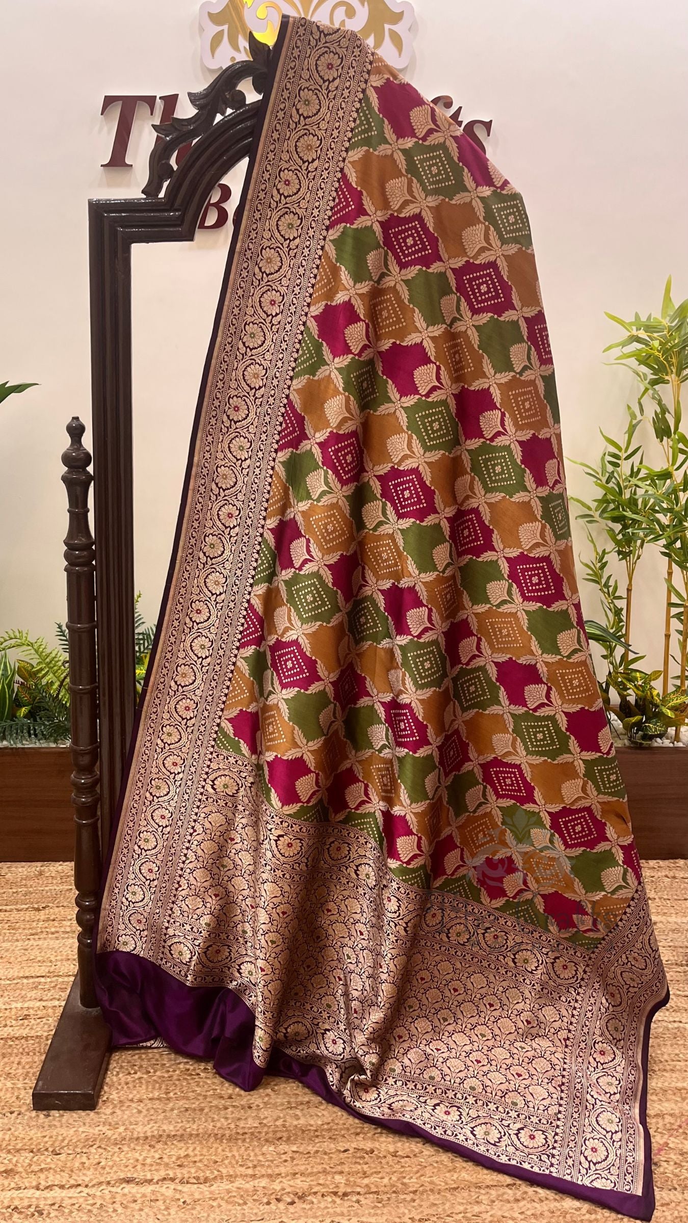 Rangkat Pure Katan Silk Handloom Banarasi Saree - Jaal Work With Meenakari