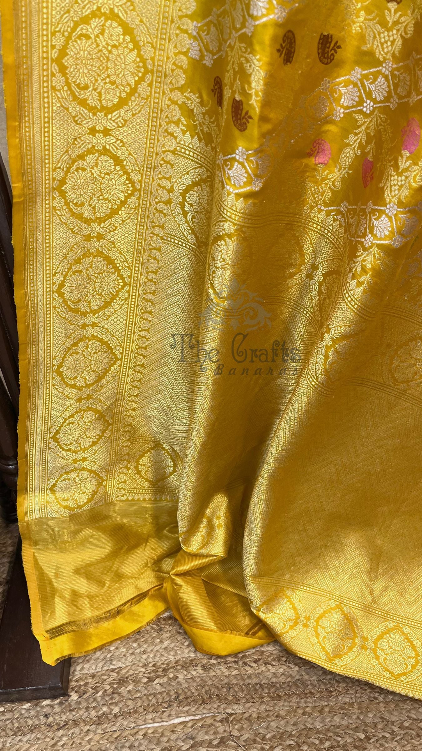 Pure Katan Silk Handloom Banarasi Saree - All Over Kadiyal Jaal Work