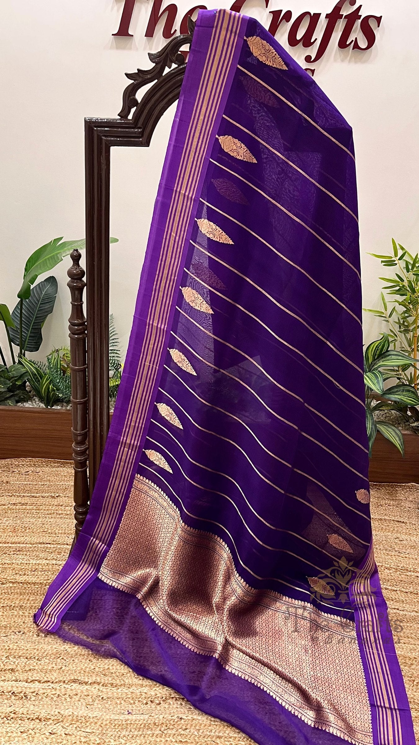 Pure Kora Silk Handloom Banarasi Saree - with kadhua motifs