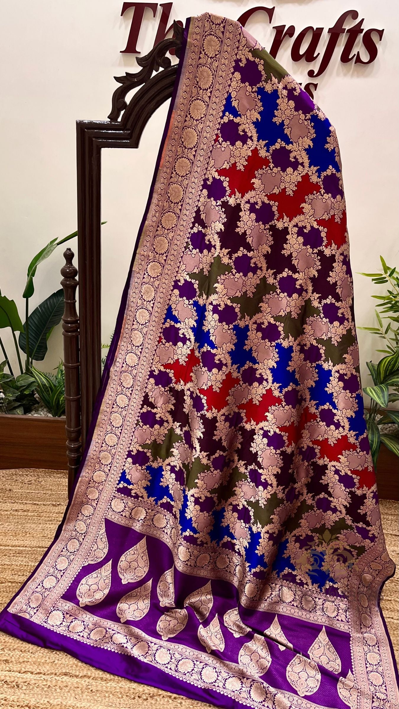 Rangkat Pure Katan Silk Handloom Banarasi Saree - Jaal Work