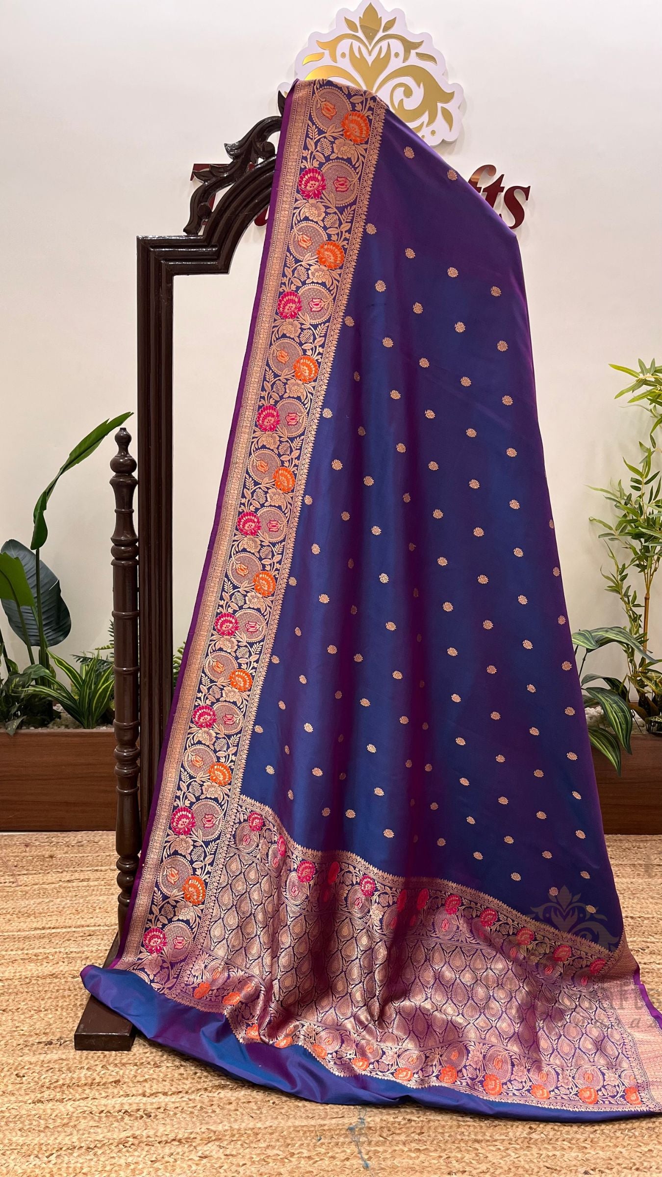 Pure Katan Silk Handloom Banarasi Saree - with kadhua motifs