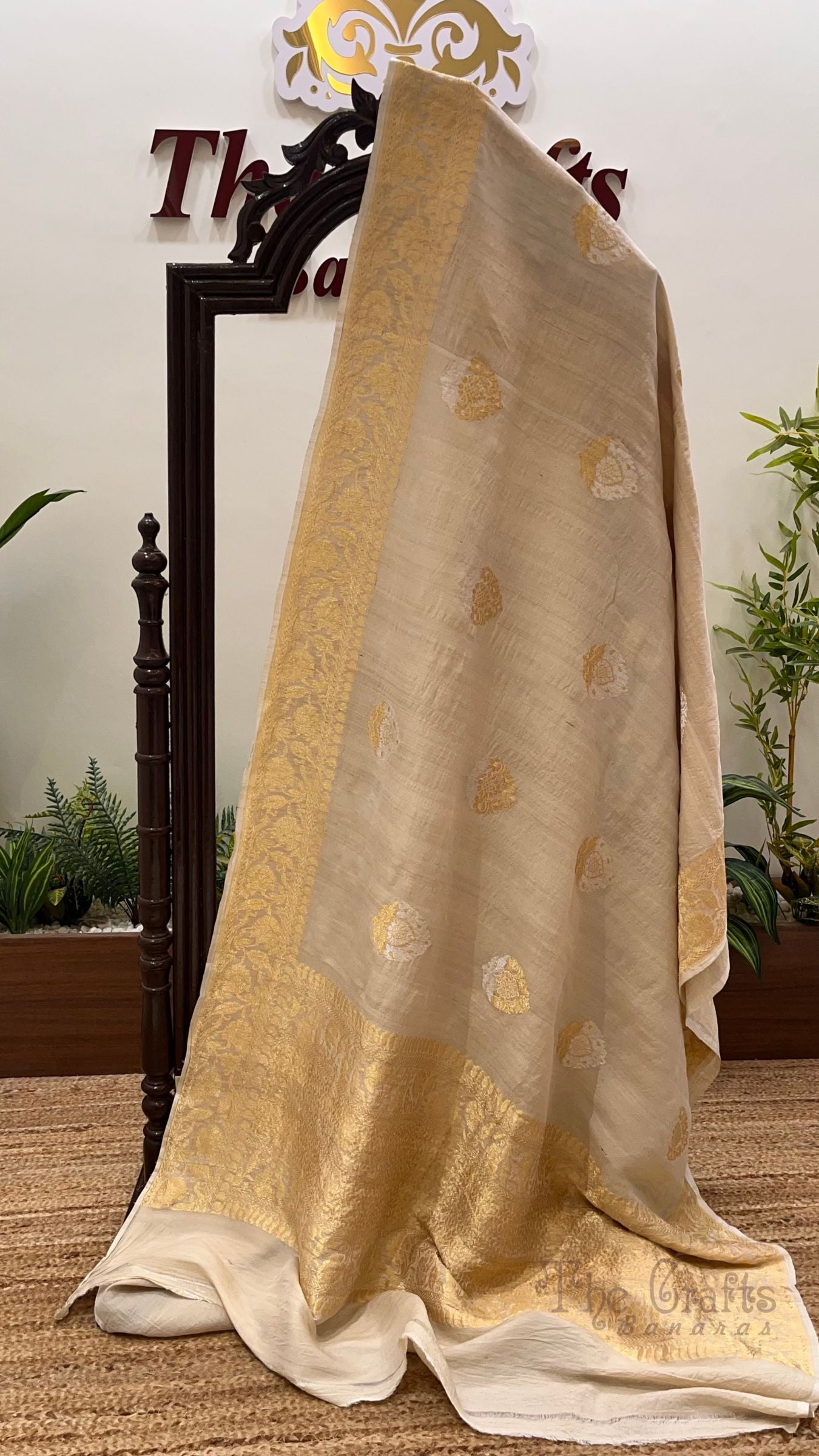 Tussar Georgette Handloom Banarasi Saree - Meenakari