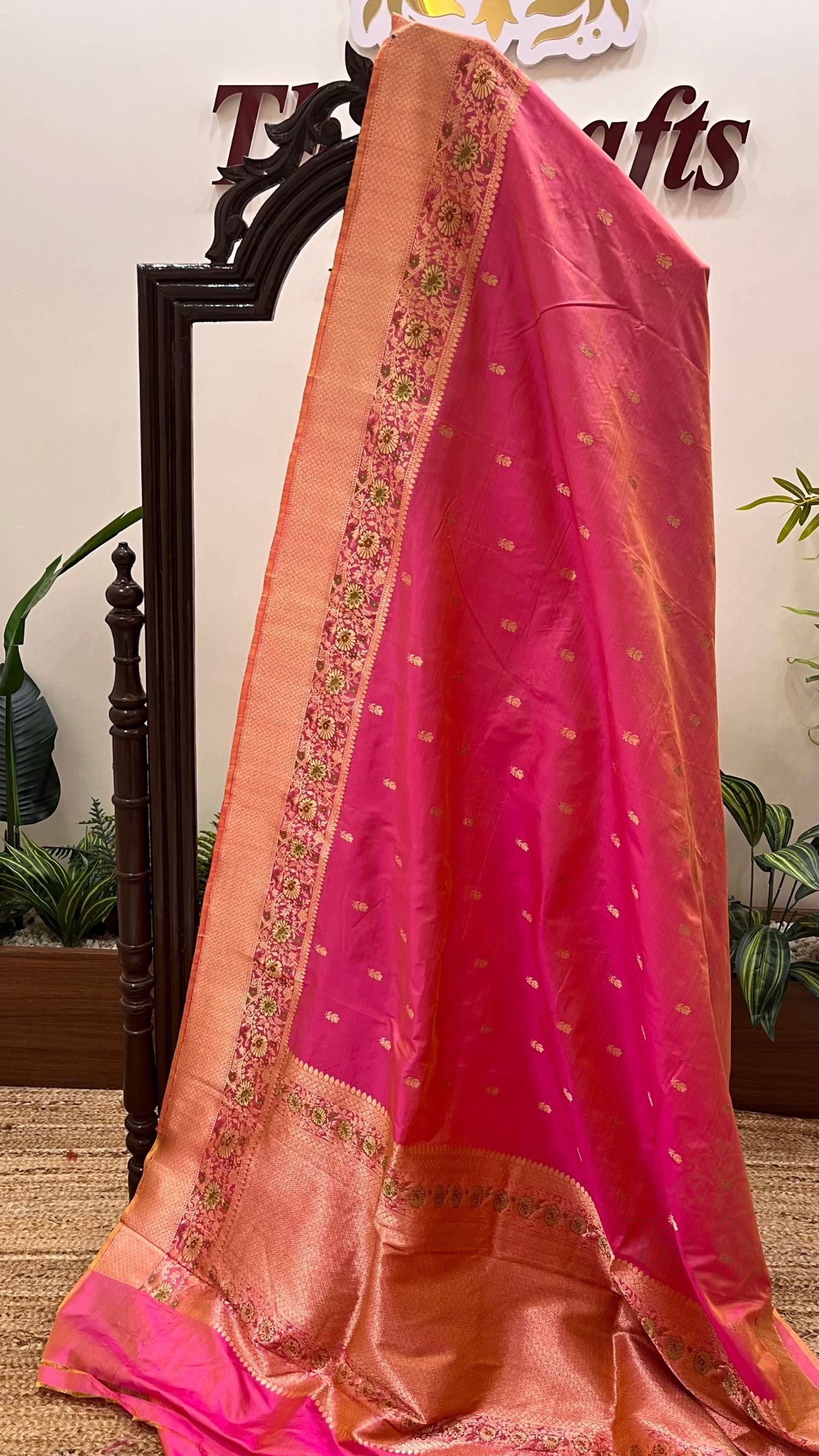 Pure Katan Silk Handloom Banarasi Saree - with kadhua motifs