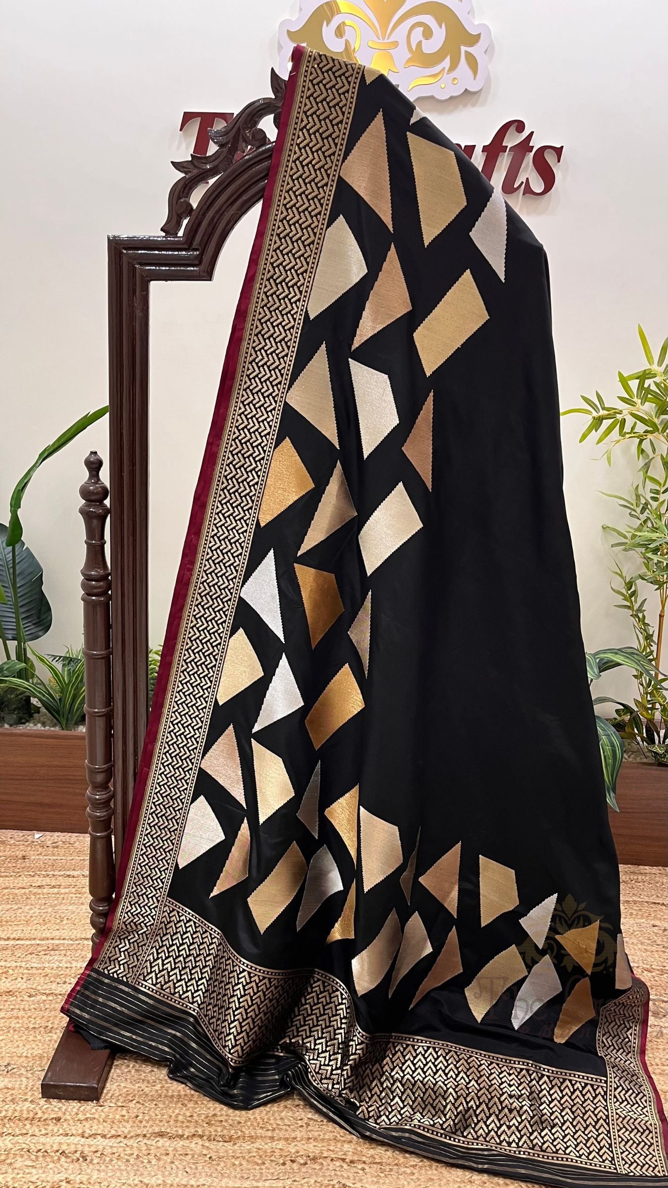 Pure Katan Silk Handloom Banarasi Saree - with sona rupa kadhua motifs