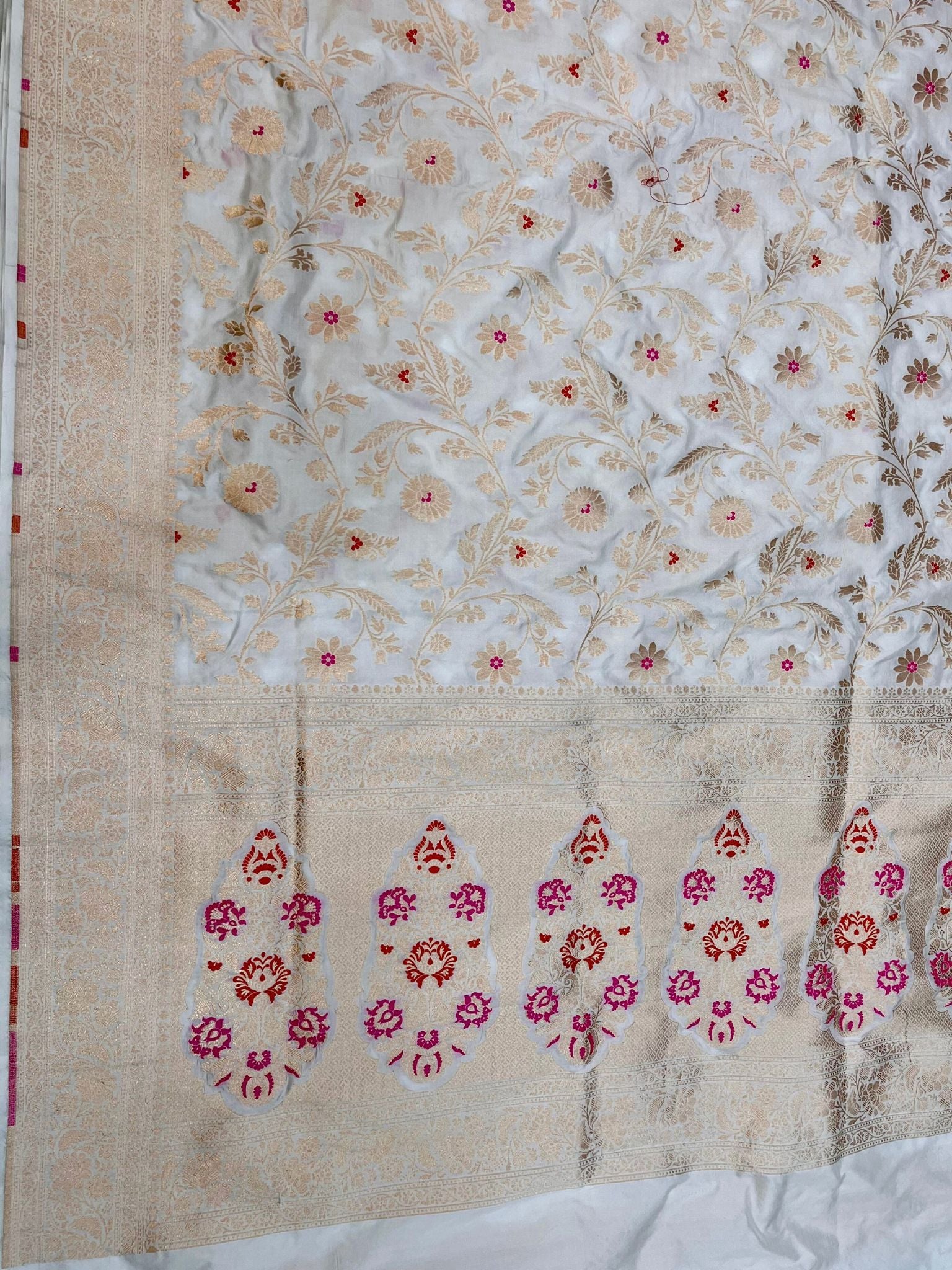 Pure Katan Silk Handloom Banarasi Saree - Jaal Work With Meenakari