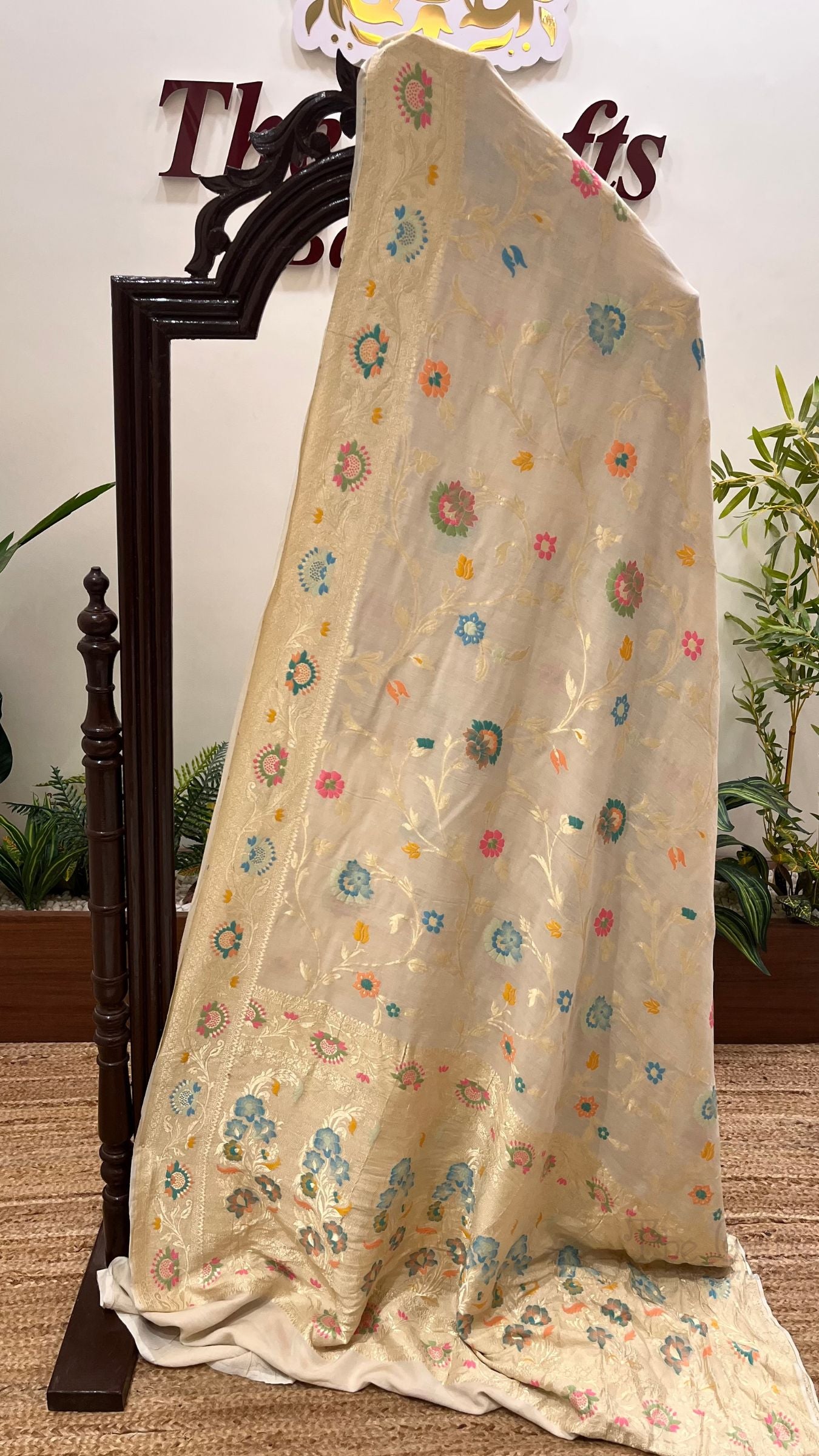 Khaddi Georgette Handloom Banarasi Saree - Jaal with Meenakari