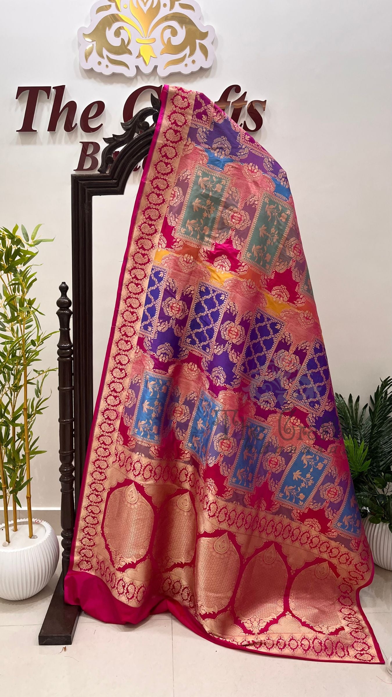 Rangkat Pure Katan Silk Handloom Banarasi Saree - Jaal Work With Meenakari
