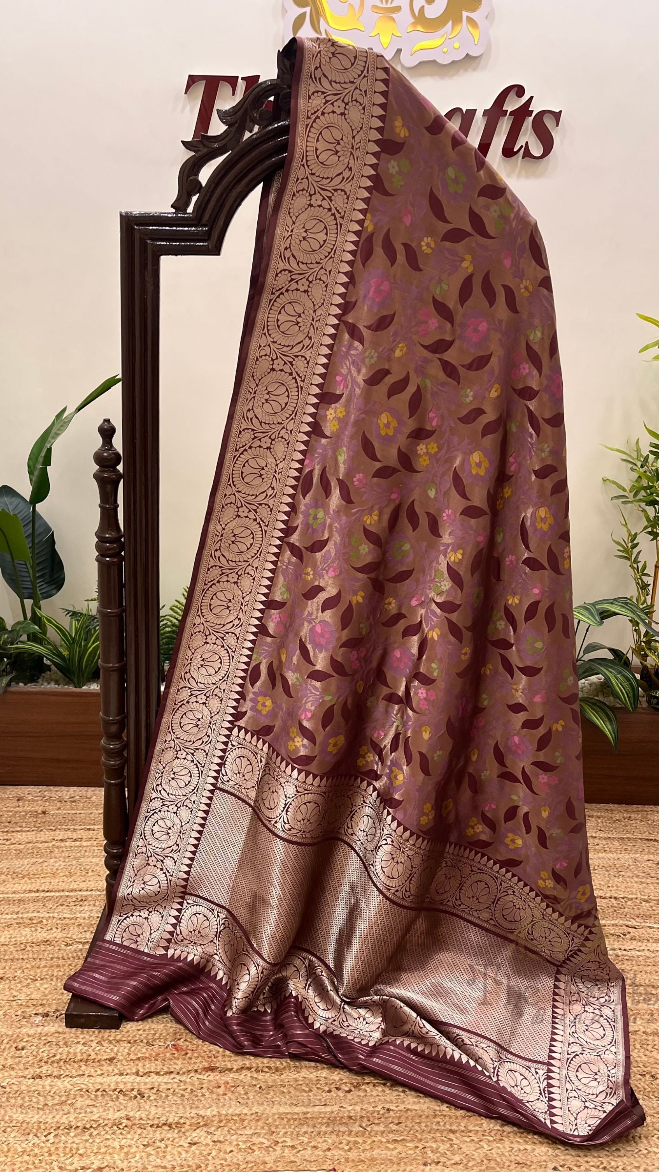 Pure Katan Silk Handloom Banarasi Saree - with kadhua work
