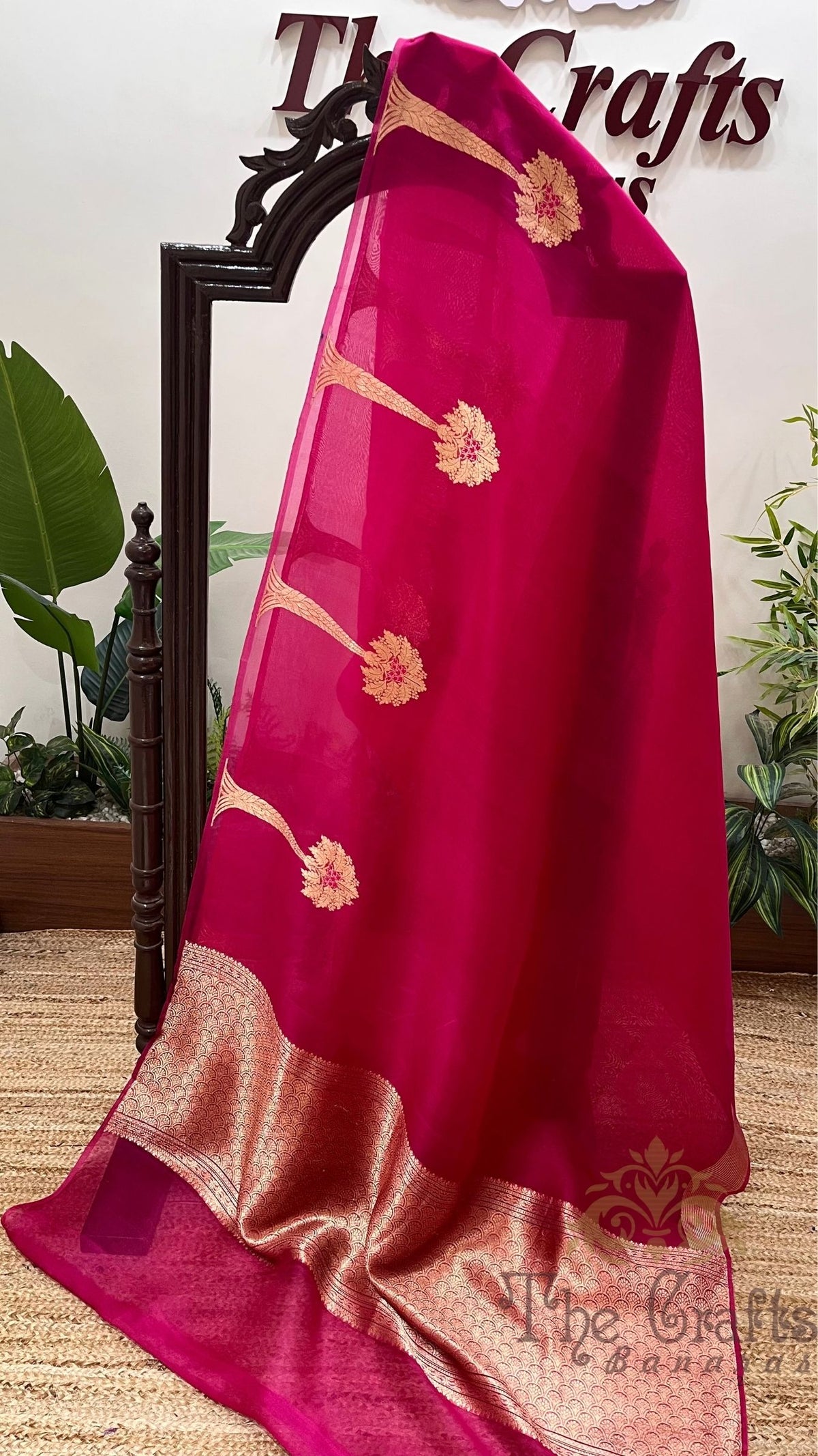 Pure Kora Silk Handloom Banarasi Saree - With Kadhua motifs