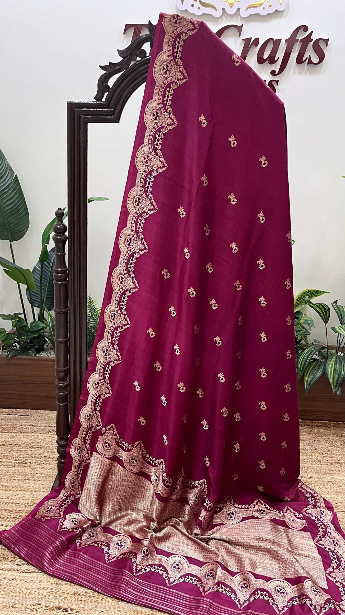 Pure Katan Silk Handloom Banarasi Saree - with Kadhua Meenakari Motifs