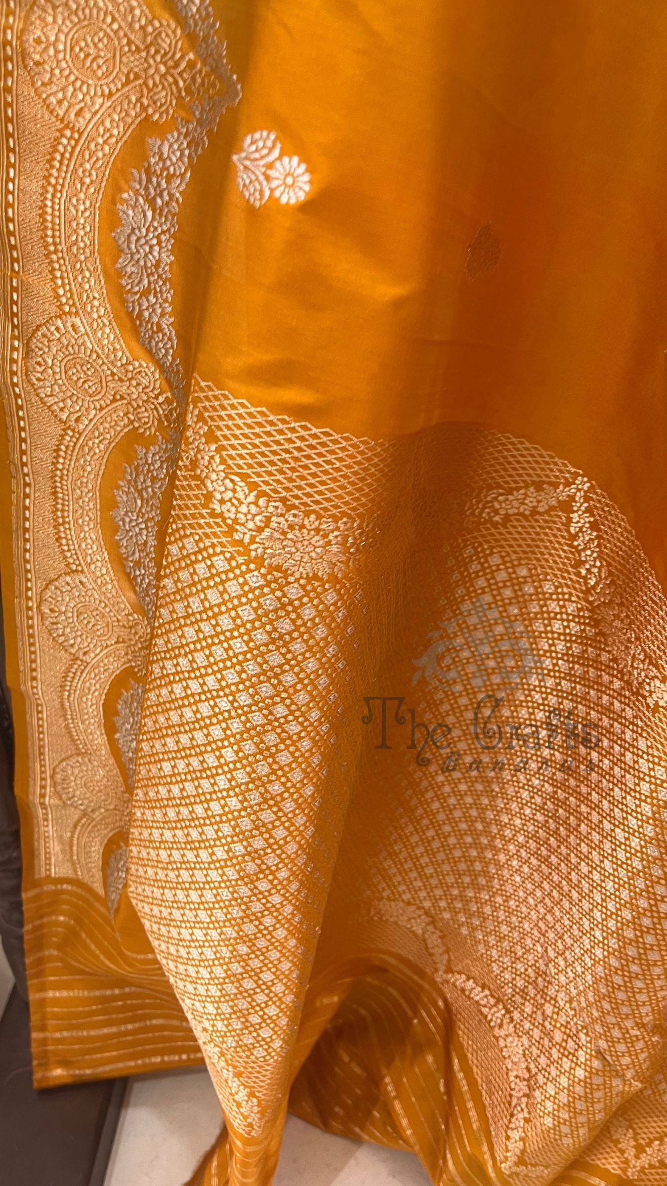 Pure Katan Silk Handloom Banarasi Saree - With Kadhua Sona Rupa Buti