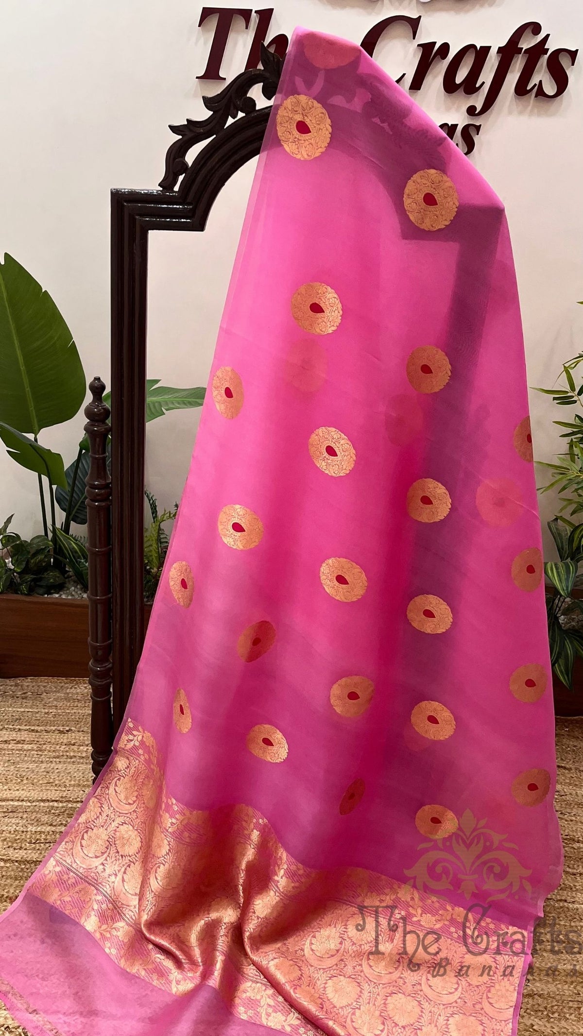 Pure Kora Silk Handloom Banarasi Saree - With Kadhua motifs