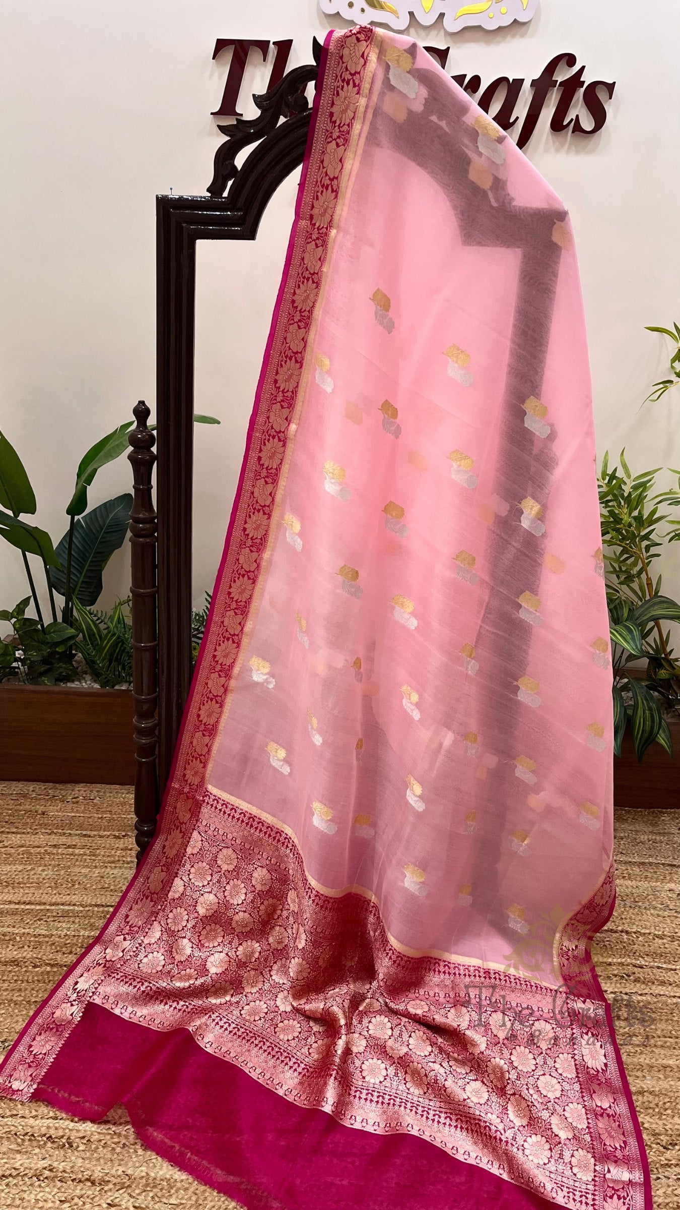 Pure Kora Silk Handloom Banarasi Saree - With Kadhua motifs