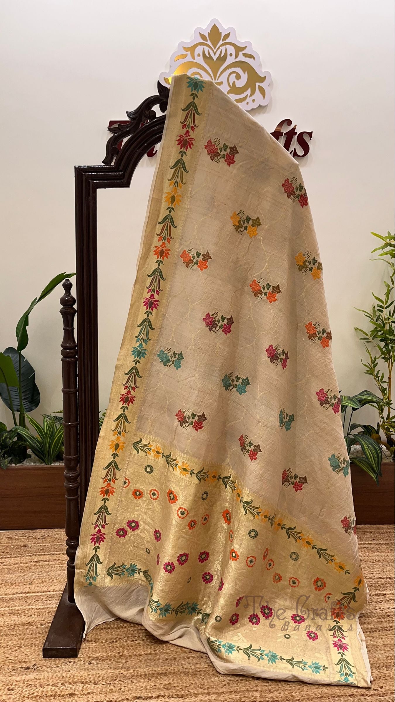 Tussar Georgette Handloom Banarasi Saree - Jaal with Meenakari