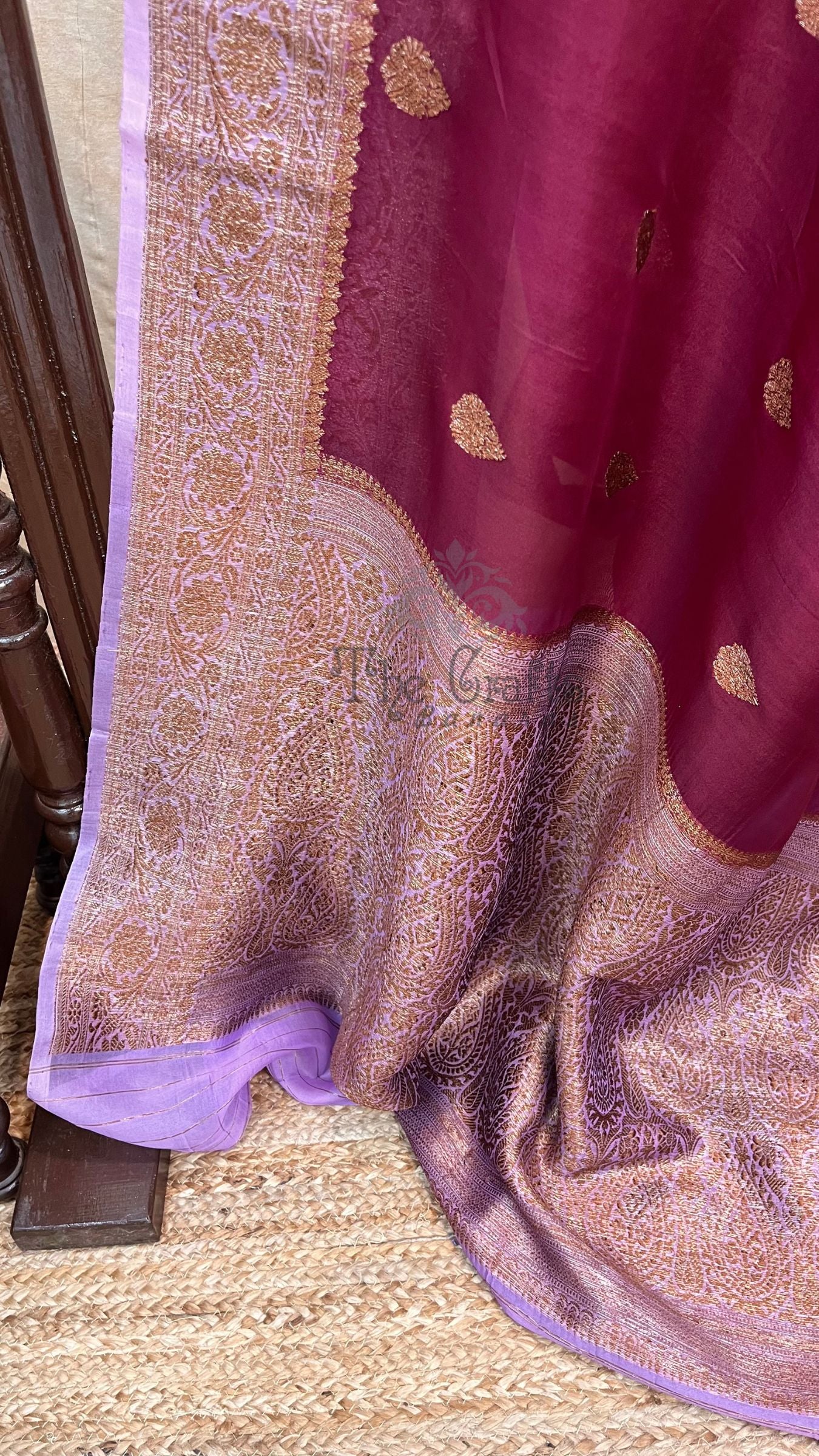 Pure Kora Silk Handloom Banarasi Saree - With Kadhua motifs