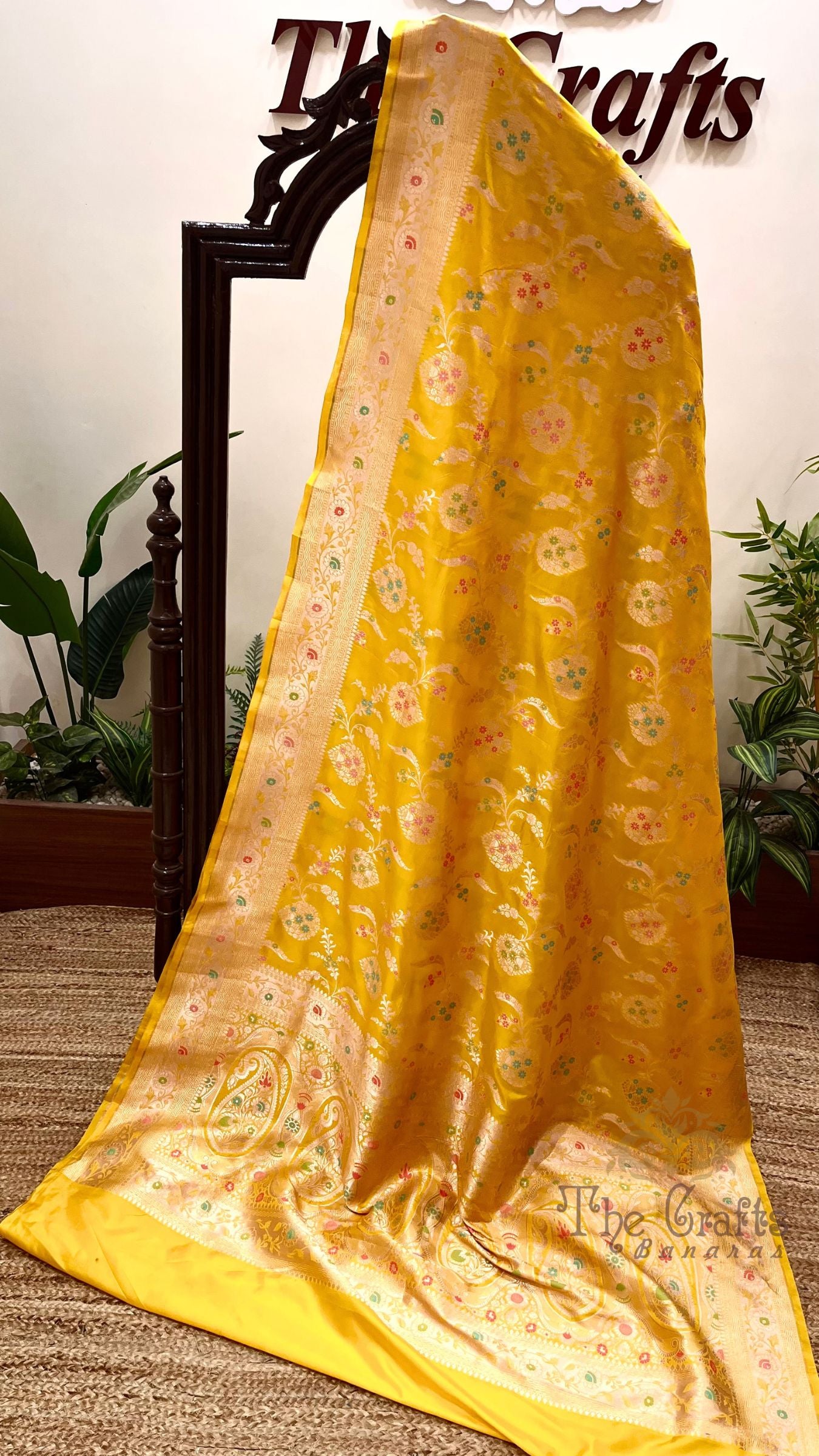 Pure Katan Silk Handloom Banarasi Saree - Jaal Work with Meenakari