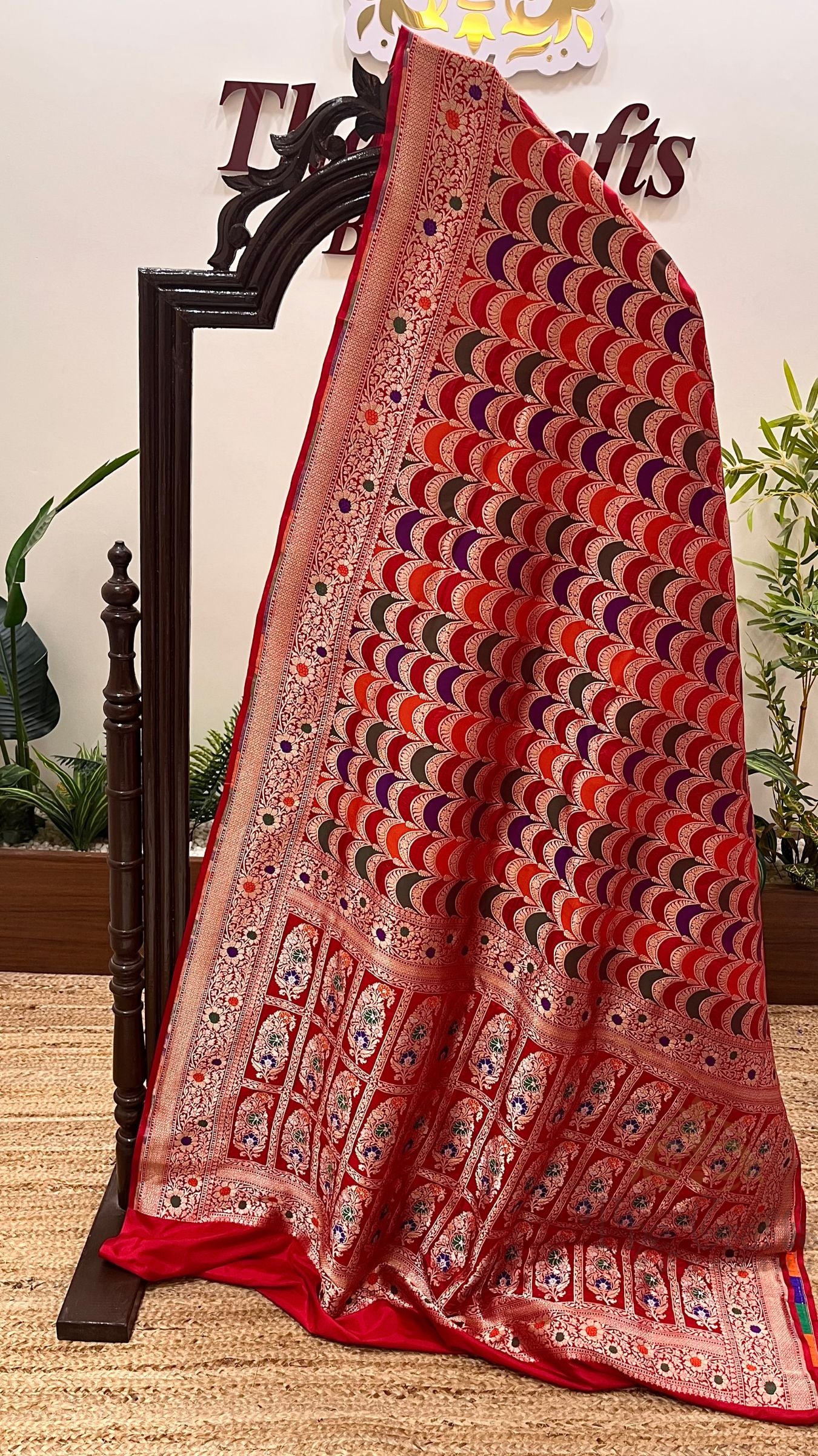 Rangkat Pure Katan Silk Handloom Banarasi Saree - Jaal with meenakari