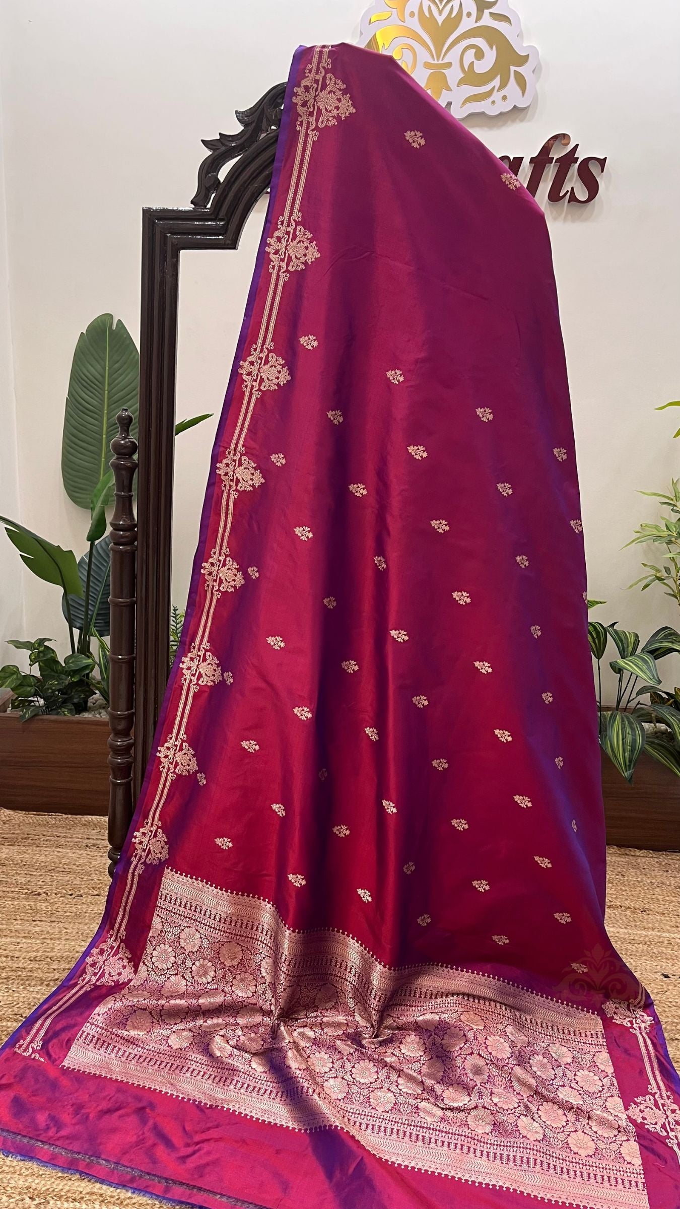Pure Katan Silk Handloom Banarasi Saree - with kadhua motifs