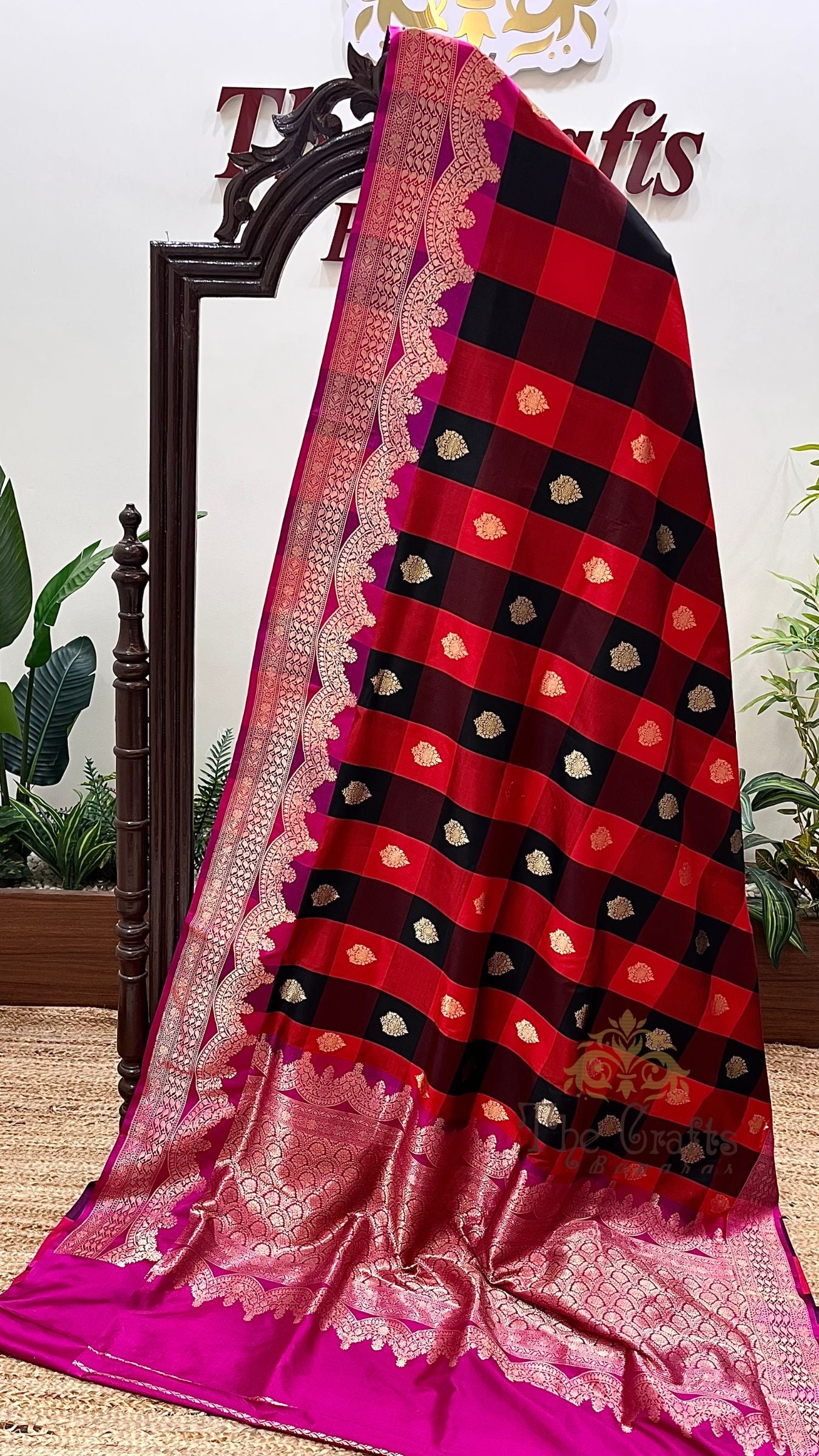 Pure Katan Silk Handloom Banarasi Saree - with kadhua motifs