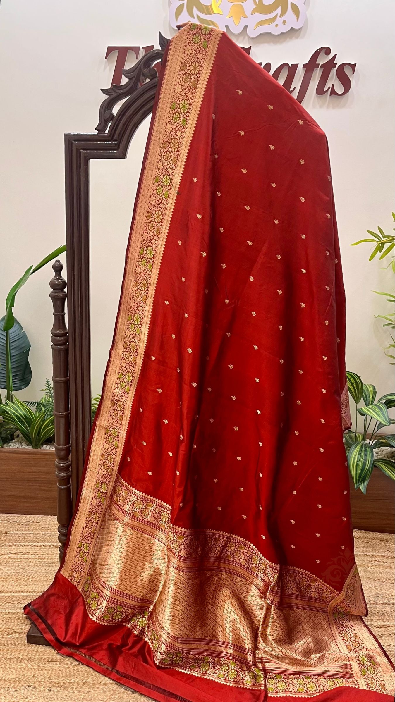Pure Katan Silk Handloom Banarasi Saree - with kadhua motifs