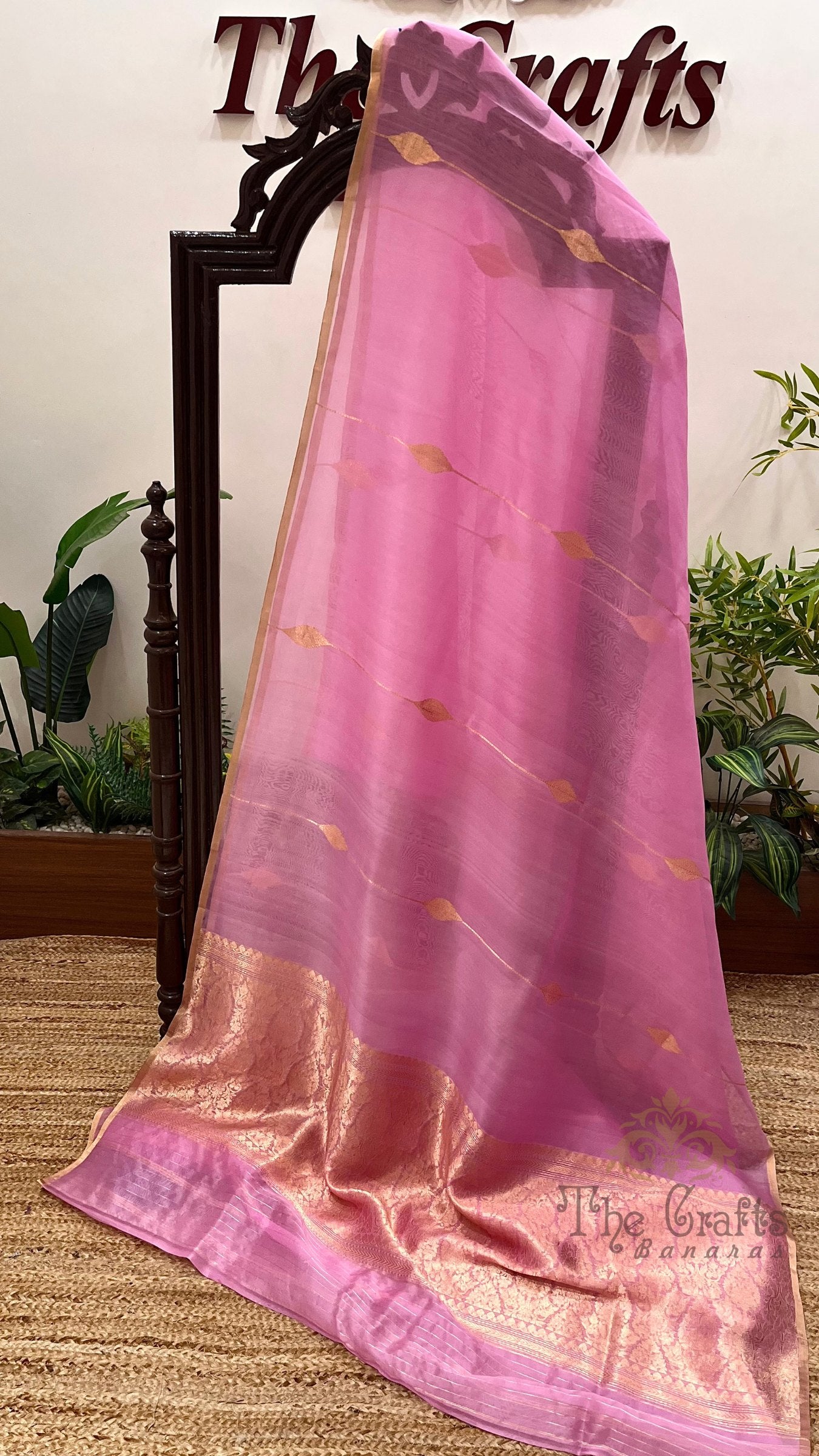 Pure Kora Silk Handloom Banarasi Saree - with kadhua motifs