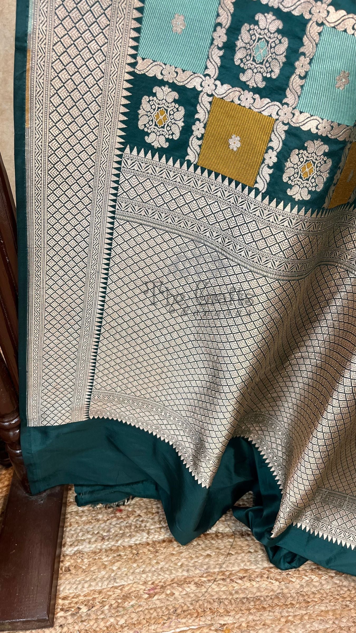 Rangkat Pure Katan Silk Handloom Banarasi Saree - All over Jaal work