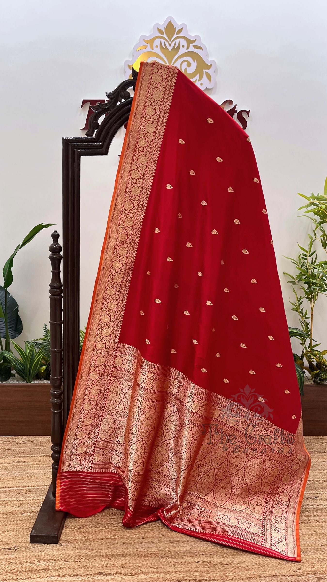 Pure Katan Silk Handloom Banarasi Saree - with kadhua motifs