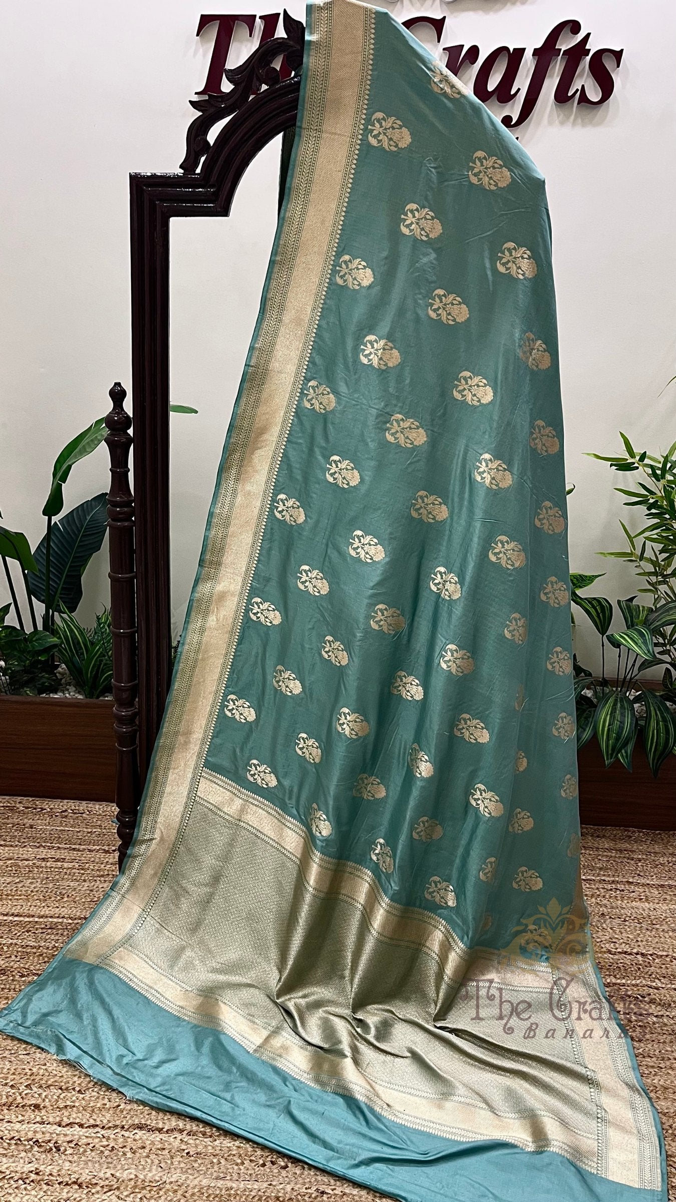 Pure Katan Silk Handloom Banarasi Saree - Jaal work