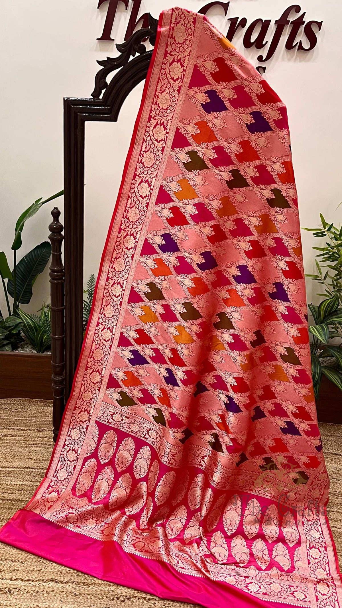 Rangkat Pure Katan Silk Handloom Banarasi Saree - Jaal Work
