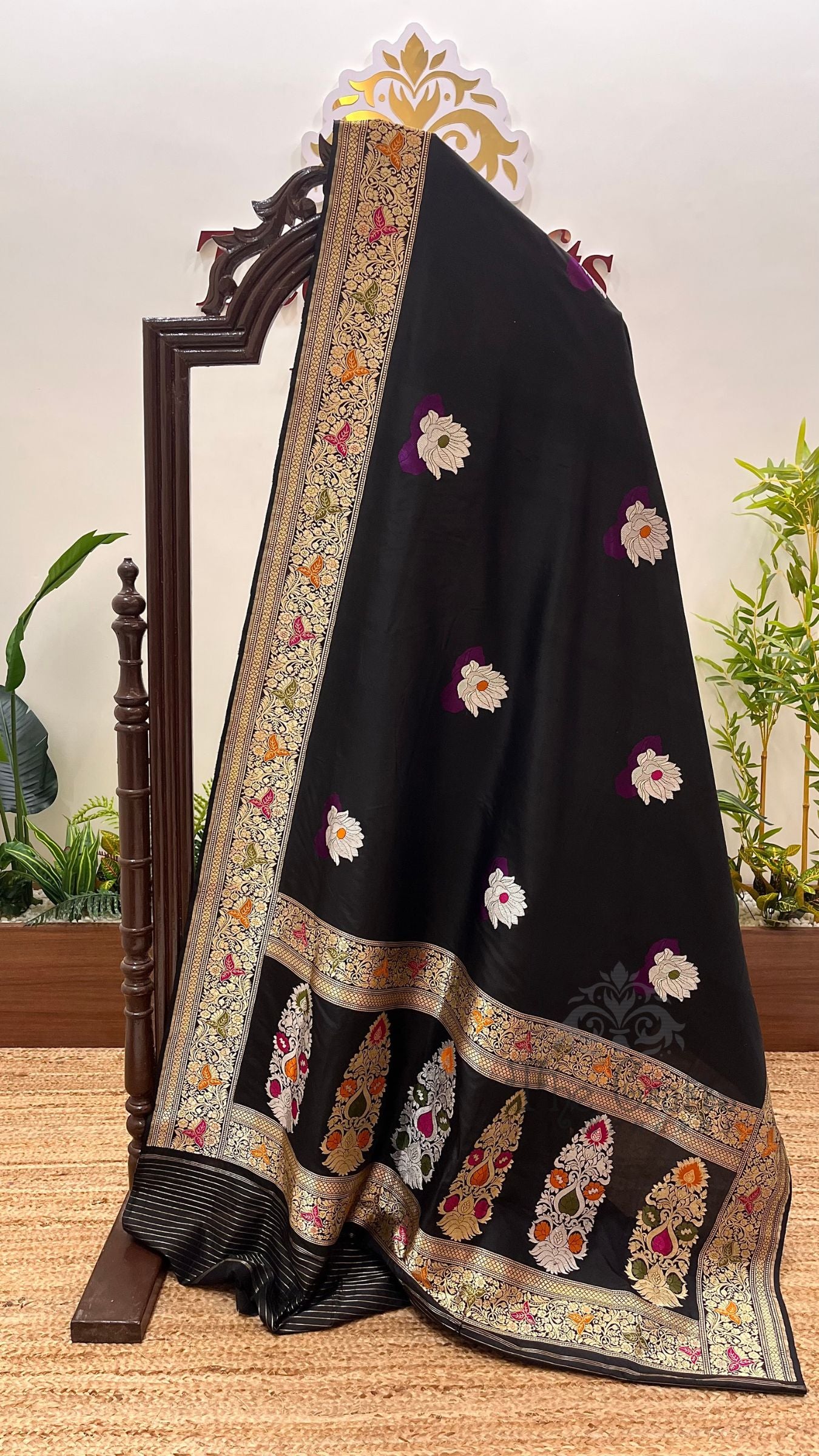 Pure Katan Silk Handloom Banarasi Saree - with kadhua meenakari motifs