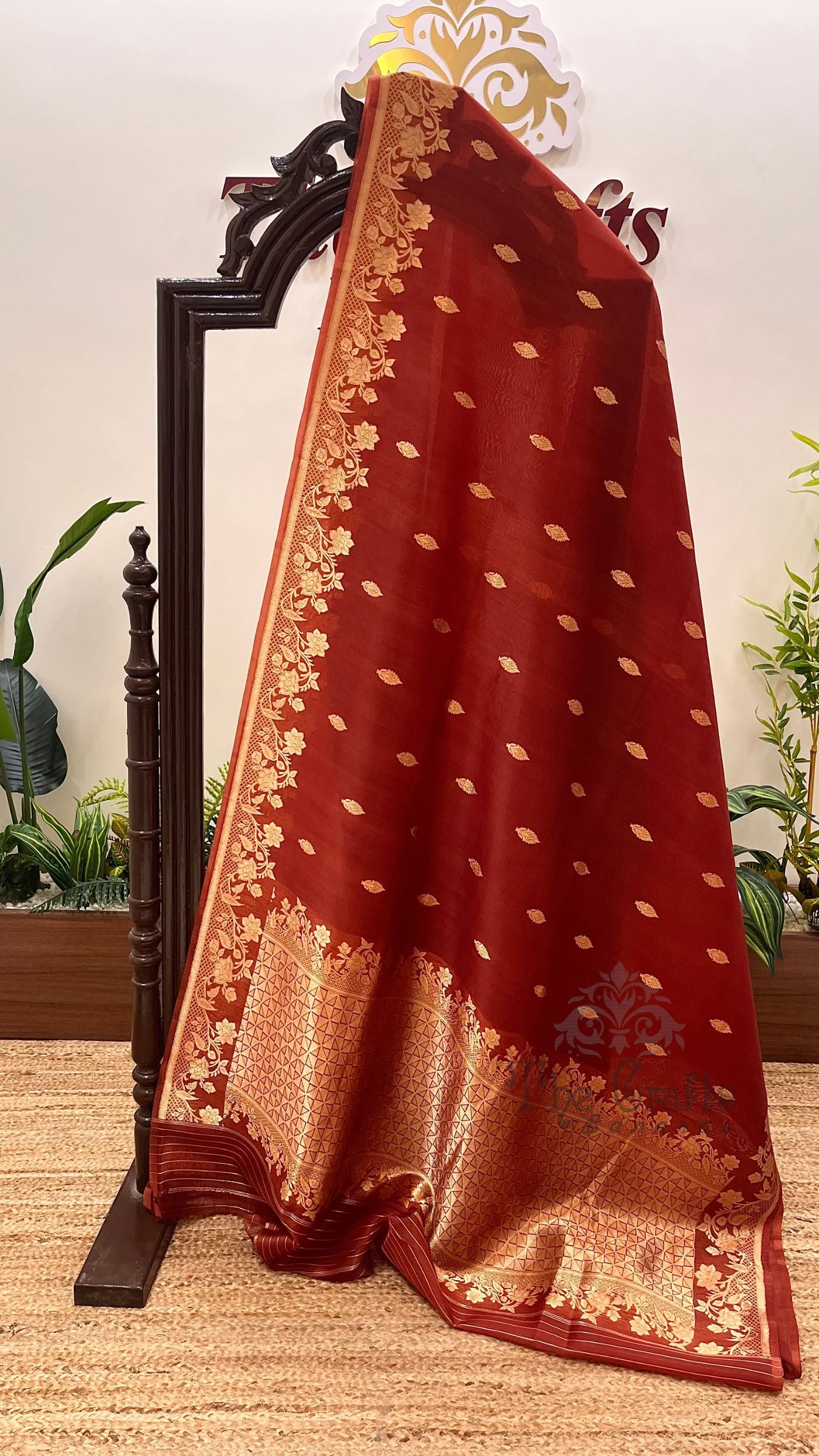 Pure Kora Silk Handloom Banarasi Saree - With Kadhua motifs