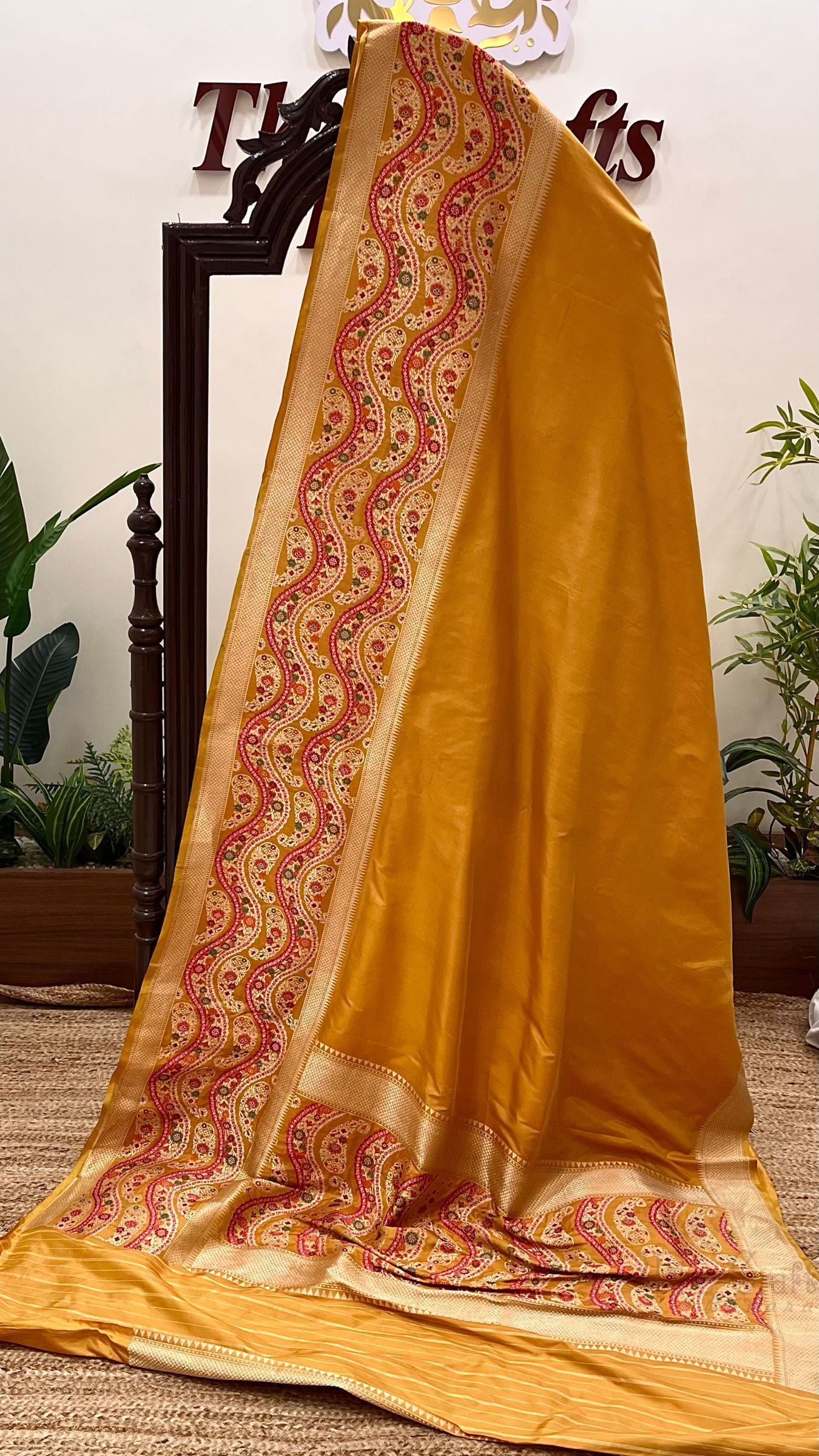 Pure Katan Silk Handloom Banarasi Saree - with Kadhua Meenakari Motifs