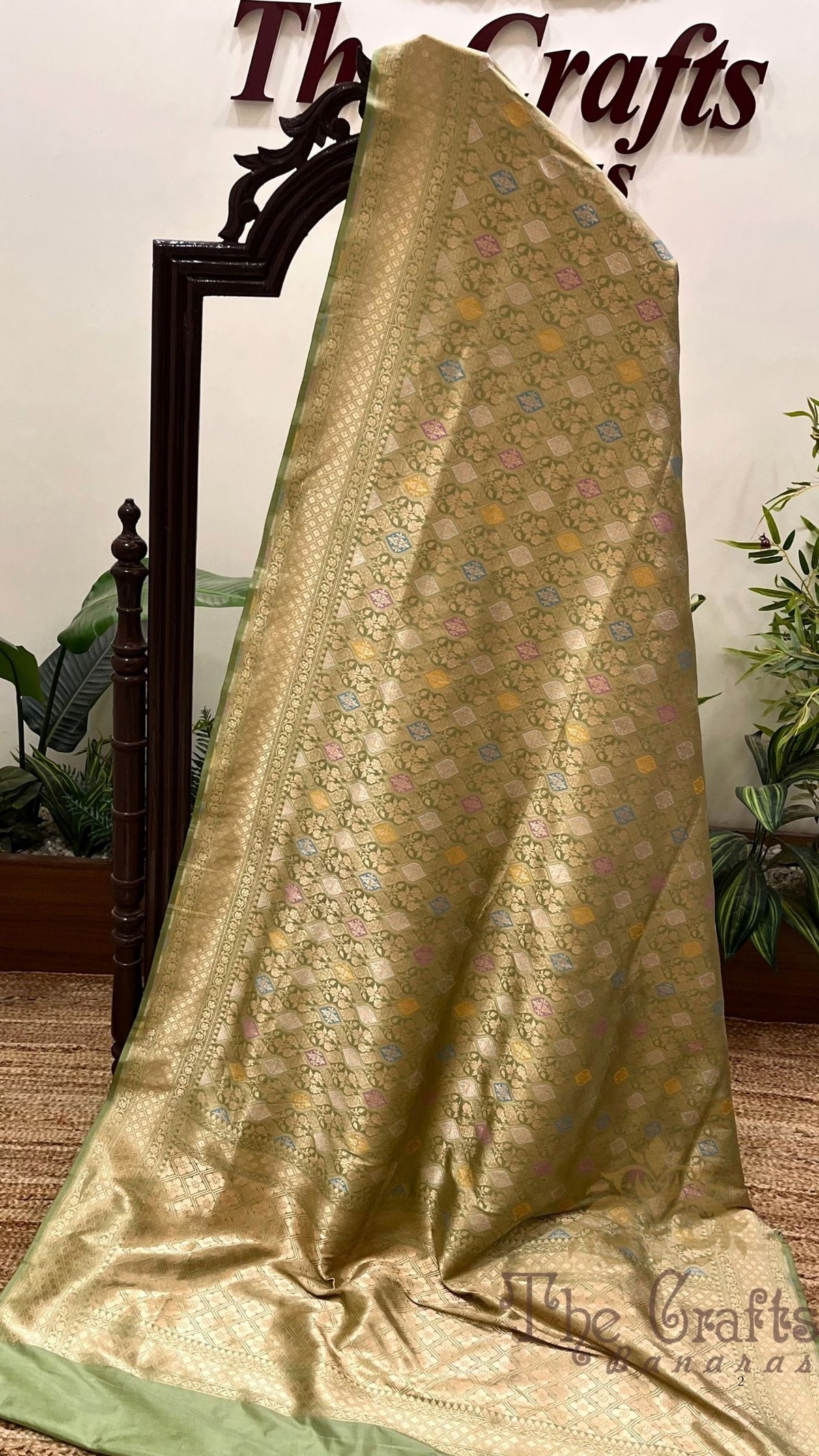 Pure Katan Silk Handloom Banarasi Saree - Tanchui Brocade Meenakari