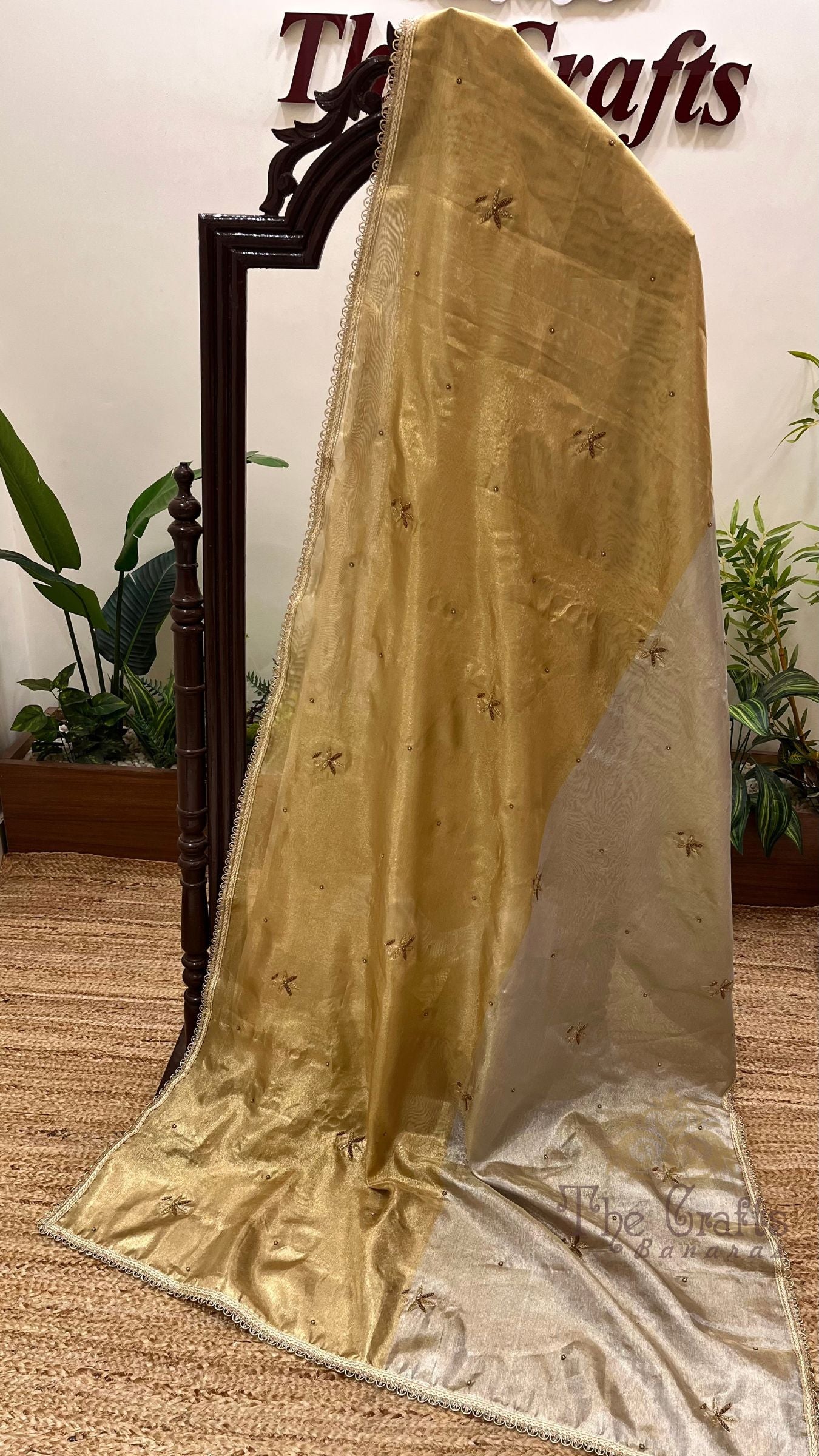 Pure Tissue Silk Handloom Banarasi Saree - Handwork