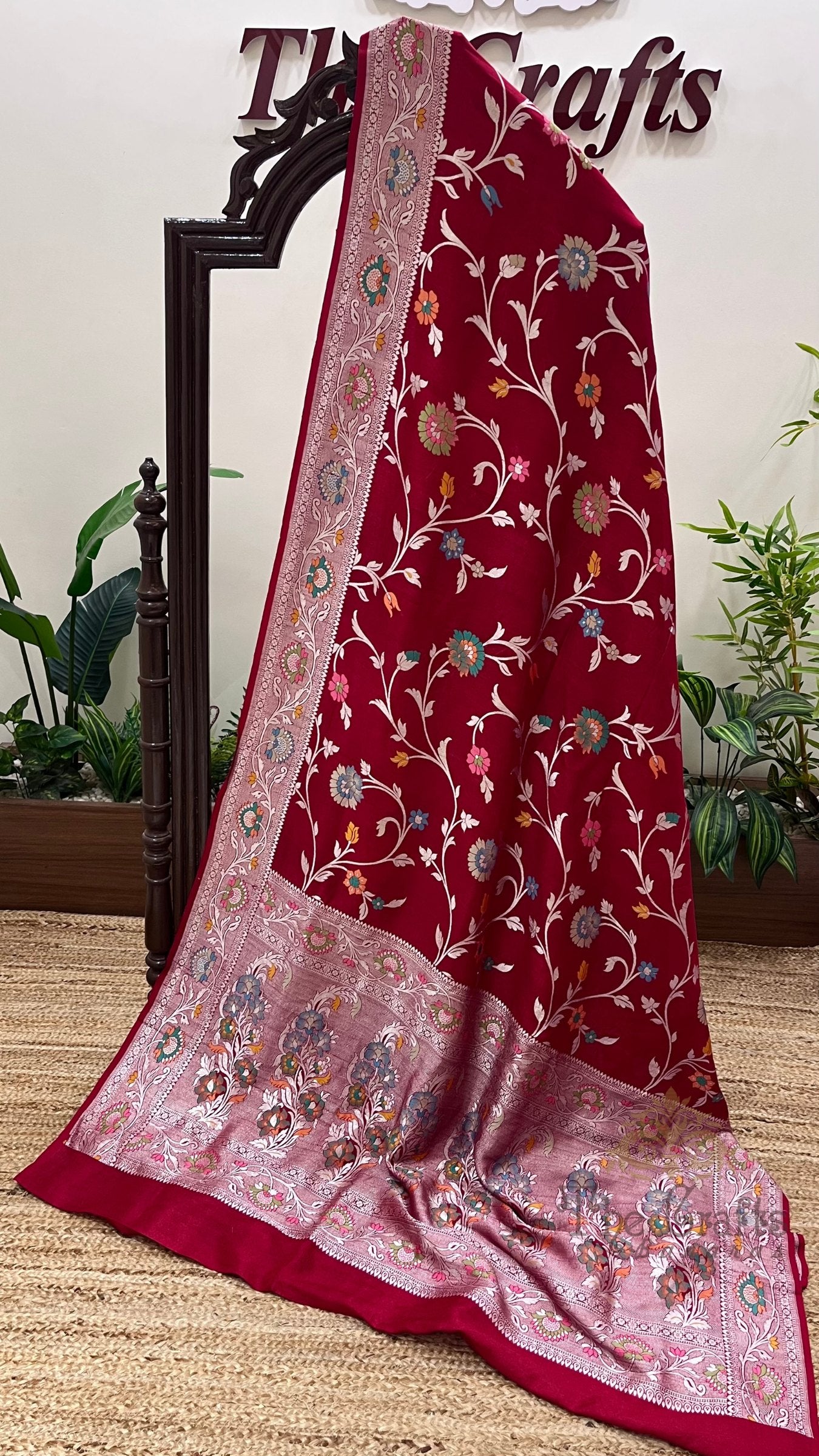 Tussar Georgette Handloom Banarasi Saree - Jaal with Meenakari