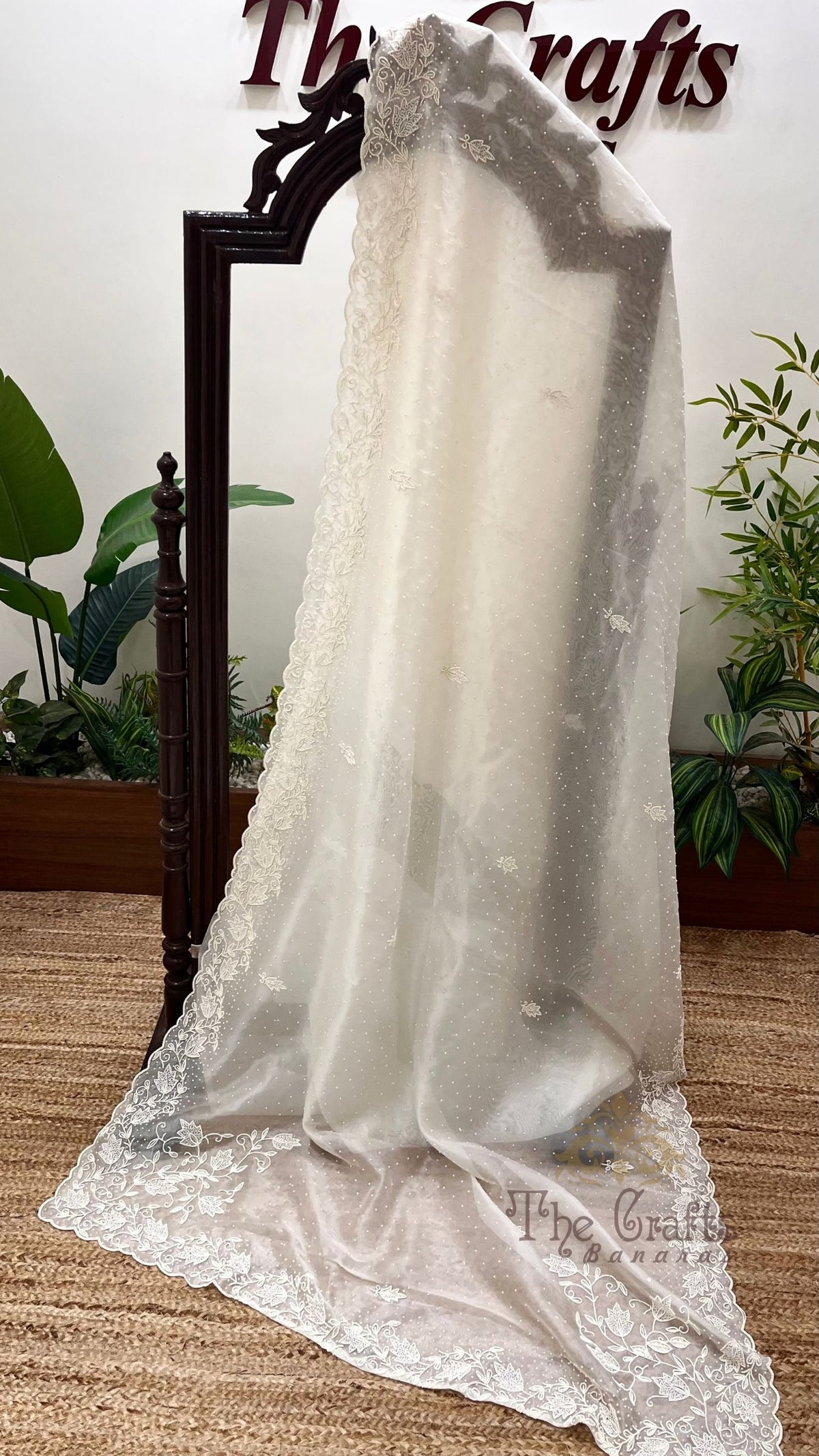 Pure Organza Silk Handloom Banarasi Saree - handwork motifs