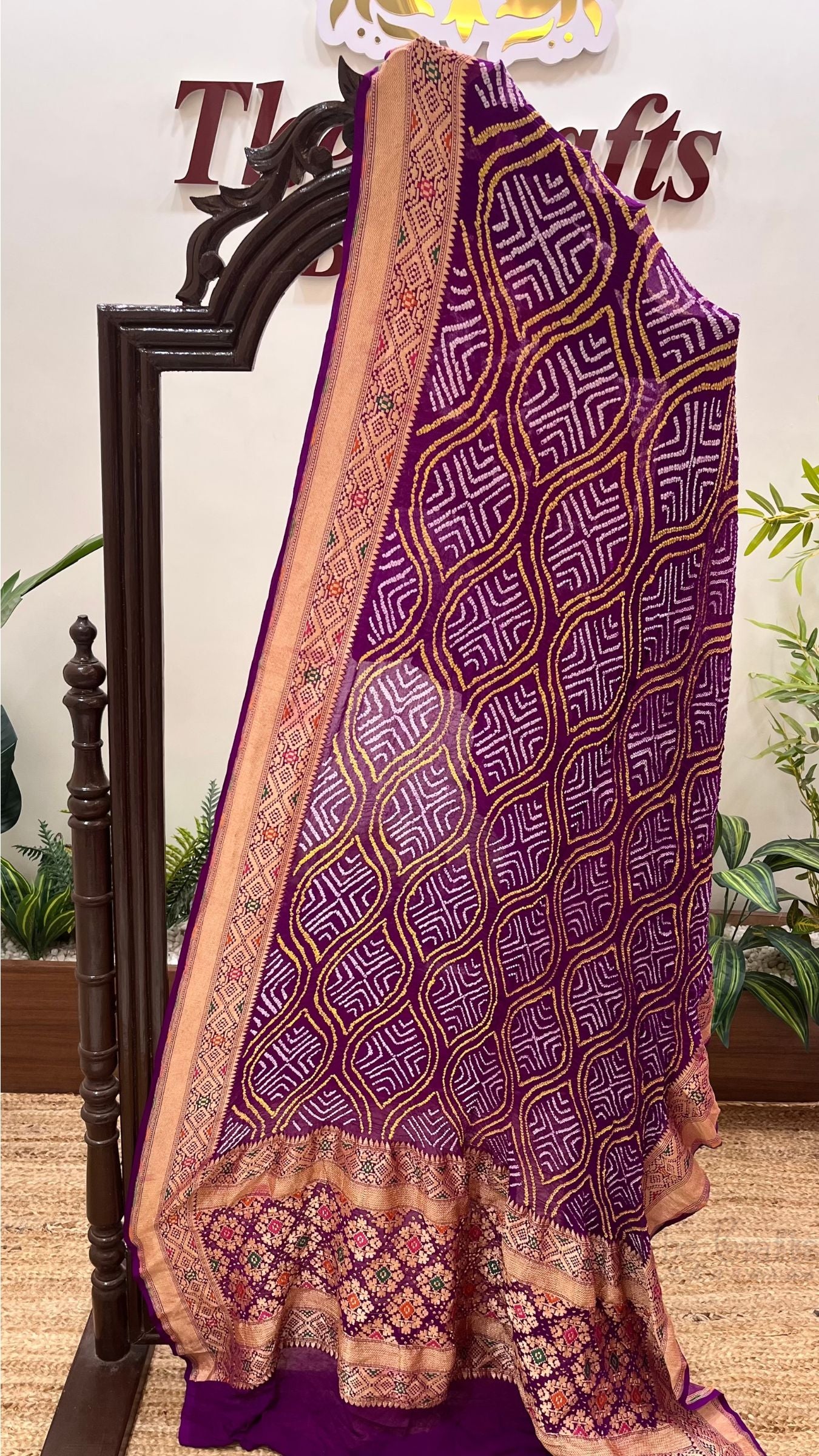 Khaddi Georgette Banarasi Handloom Bandhej Dupatta