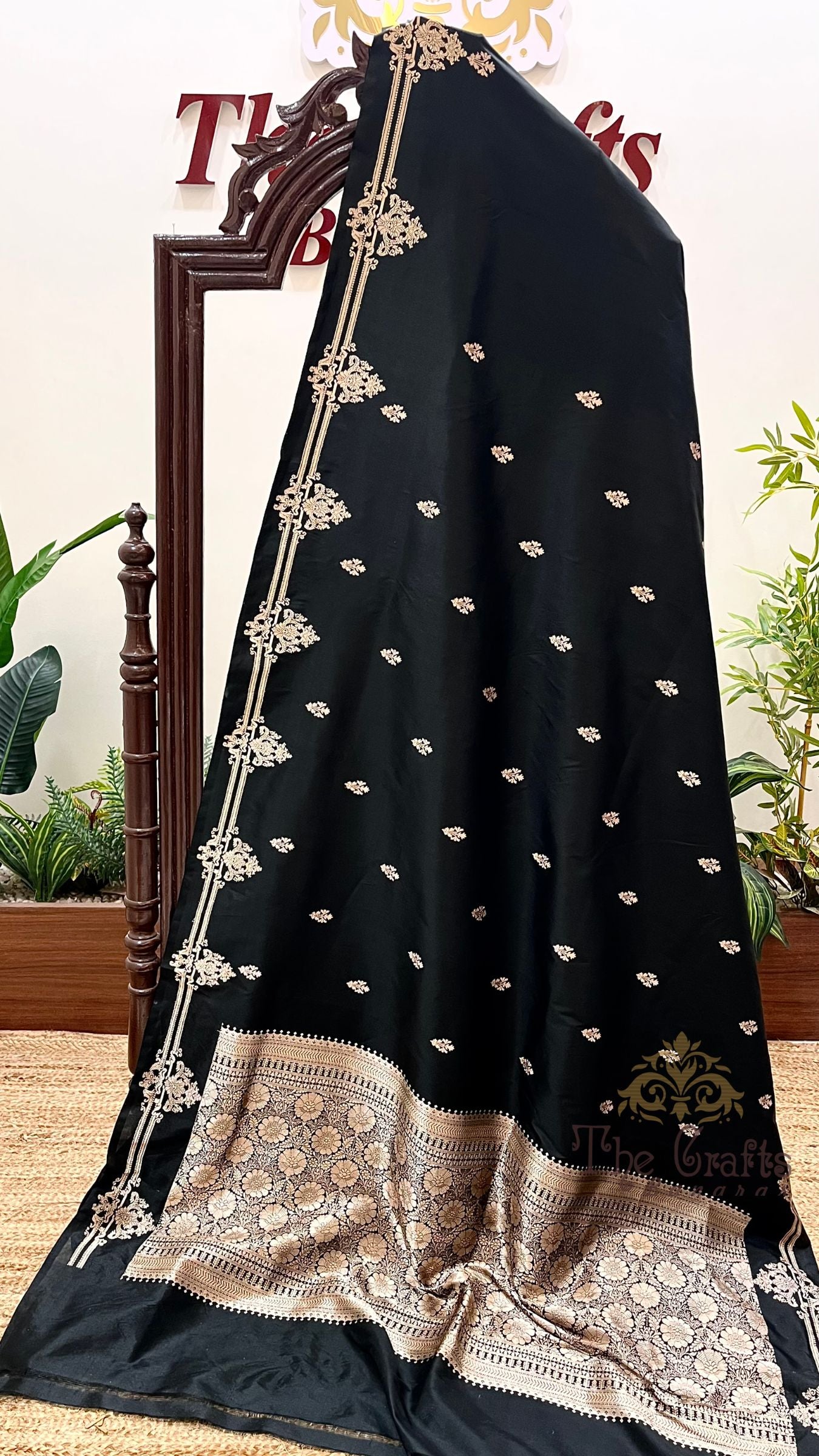 Pure Katan Silk Handloom Banarasi Saree - Kadhua Motifs