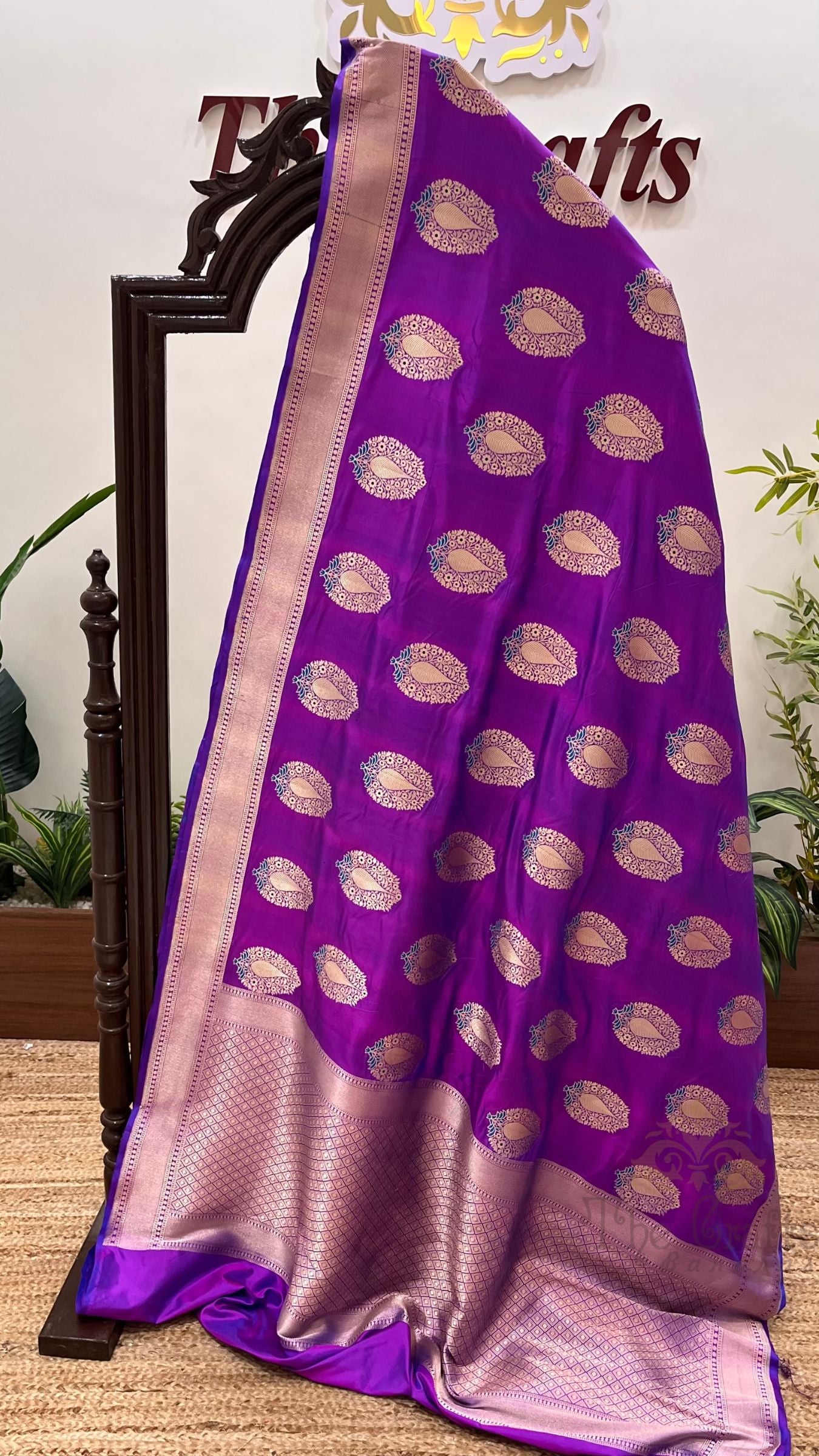 Pure Katan Silk Handloom Banarasi Saree - Jaal with Meenakari