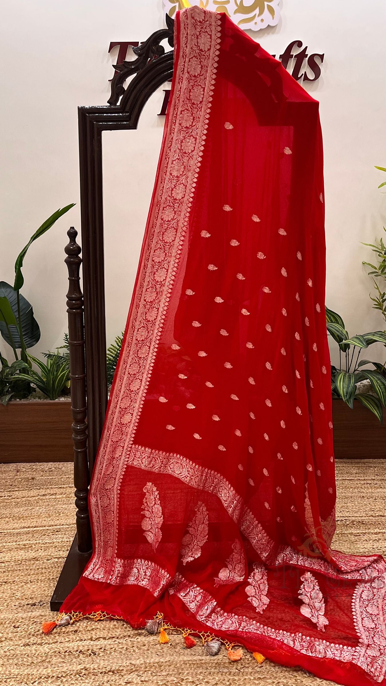 Pure Georgette Handloom Banarasi Saree - Silver Zari