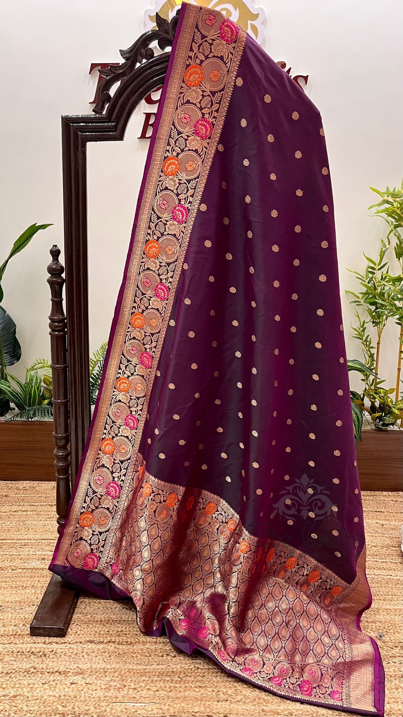 Pure Katan Silk Handloom Banarasi Saree - with kadhua motifs