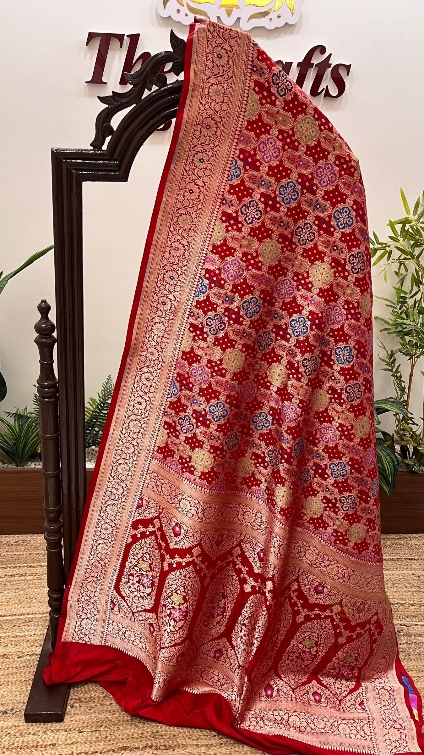 Rangkat Pure Katan Silk Handloom Banarasi Saree - Jaal with meenakari
