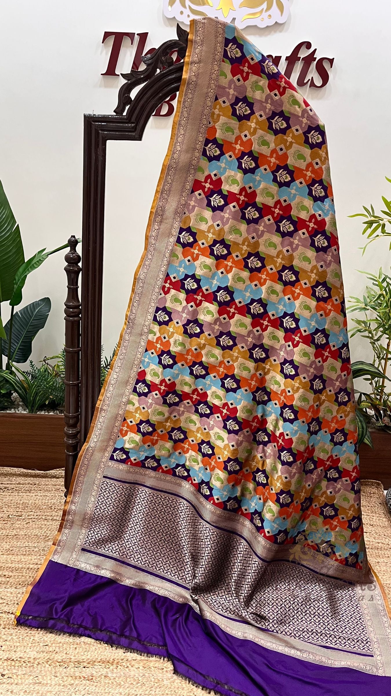 Rangkat Pure Katan Silk Handloom Banarasi Saree - Jaal work